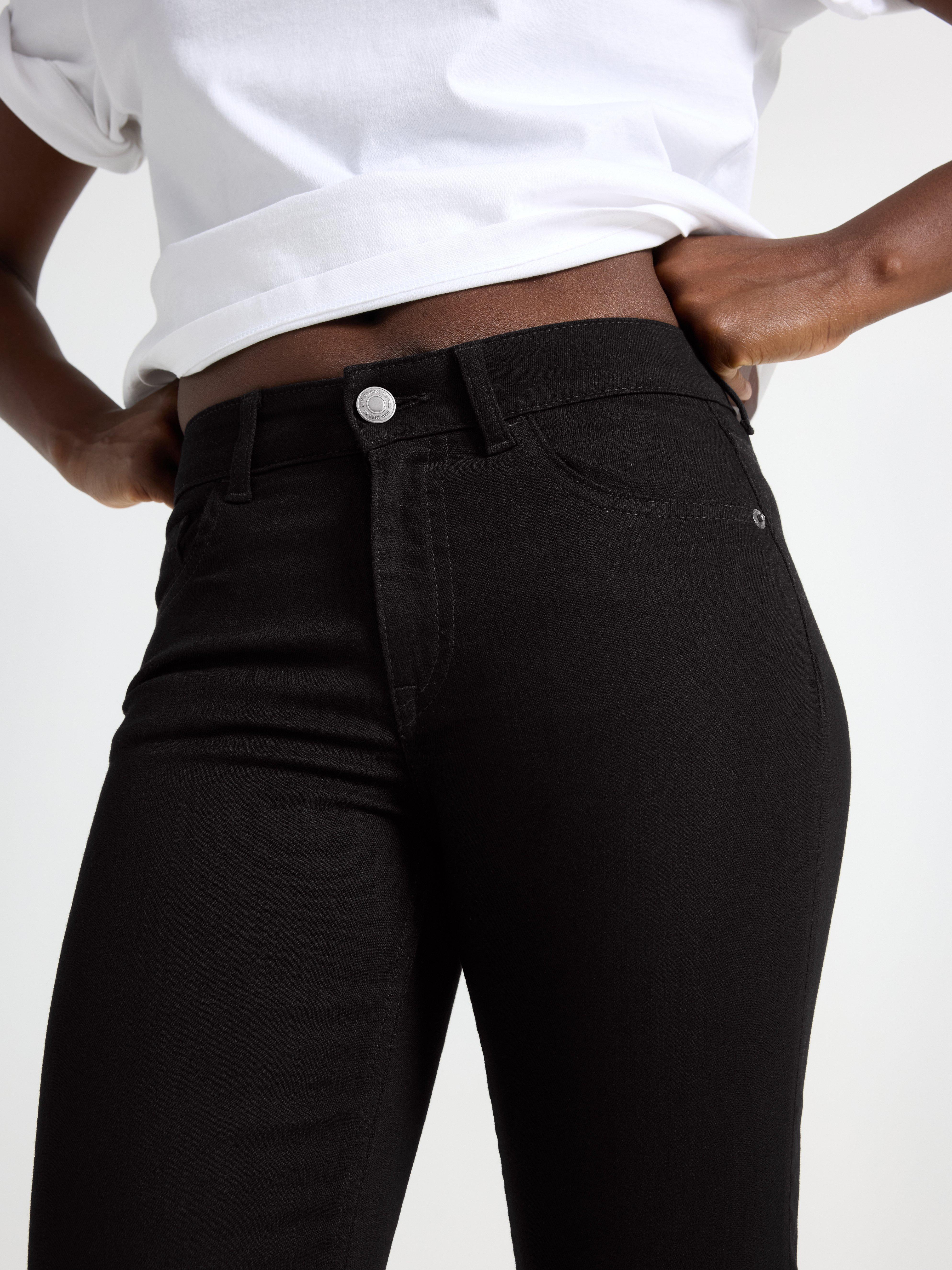 Calça jeans SLIM Ellen de cintura média com elastano, preta.