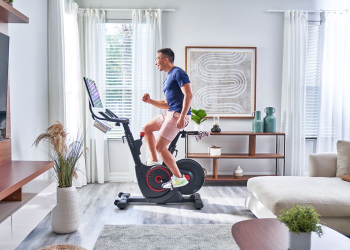Heimtrainer - ECHELON - EX5S - 22-Zoll-HD-Bildschirm - 32 Widerstandsstufen - Optimaler Komfort
