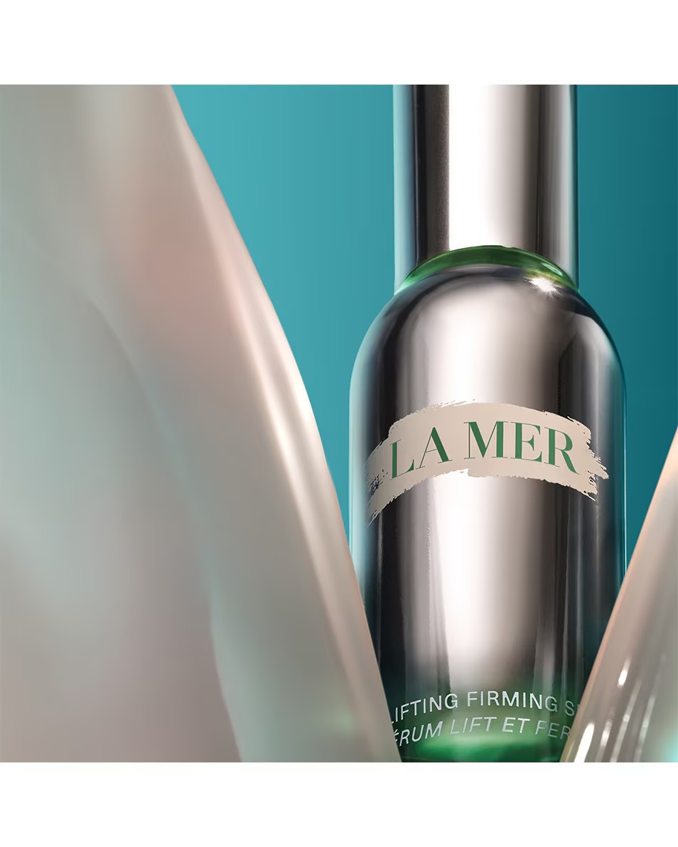 LA MER KELTUVAS IR STANGRINAMASIS SERUMAS VEIDO SERUMUI – PAKELTINA IR STANGRINA ODĄ – APSIAUGOJANT SU JAUNINIMO POŽYMIAIS