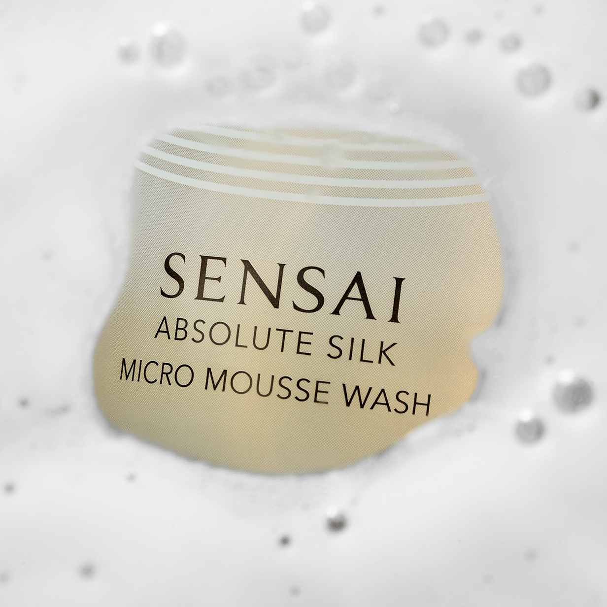 „Absolute Silk Micro Mousse“ prausimosi putos Prabangūs valikliai / tonikai