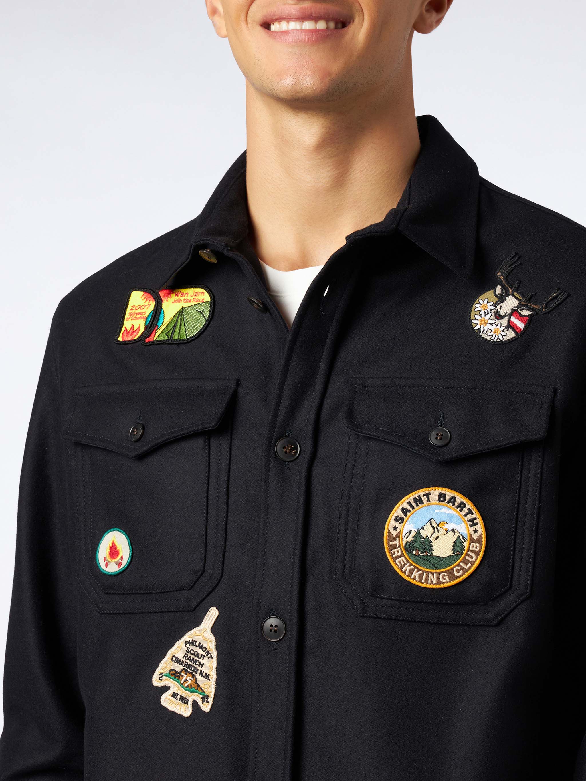 Herenhemd van blauwe wol met zakken en patches
