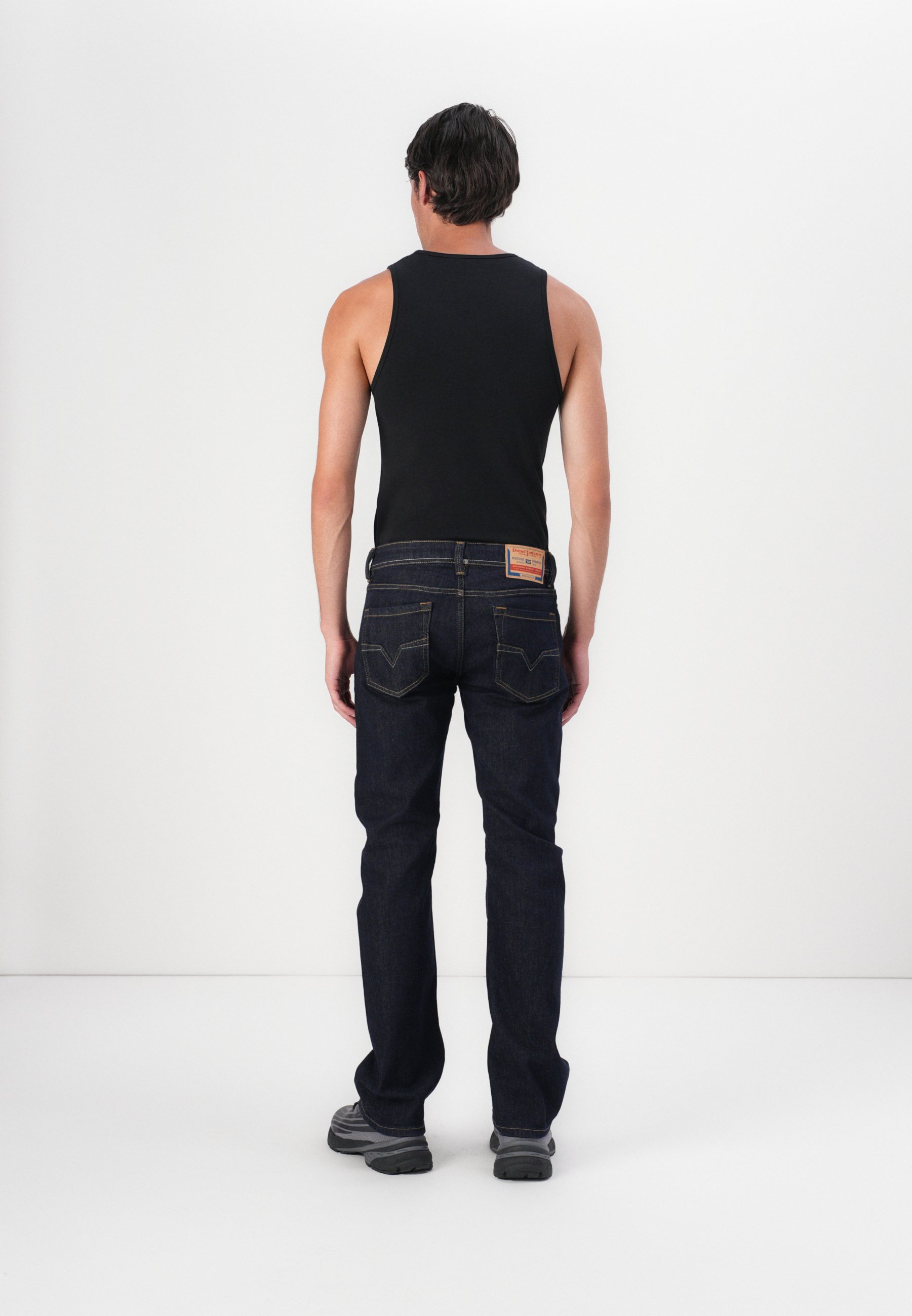 Diesel LARKEE – Jeans mit geradem Bein – 01
