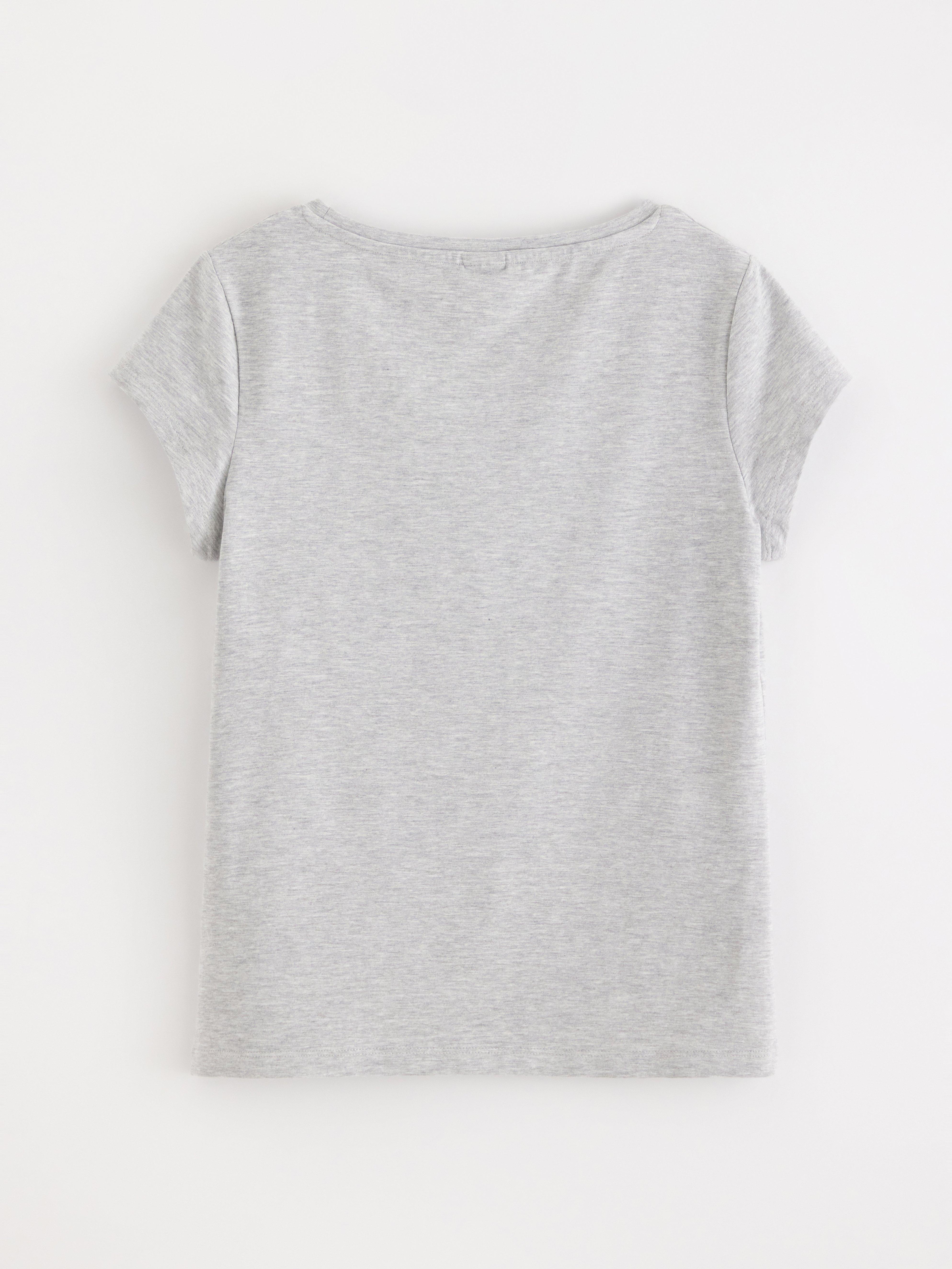Top con mangas cortas, color gris claro jaspeado.
