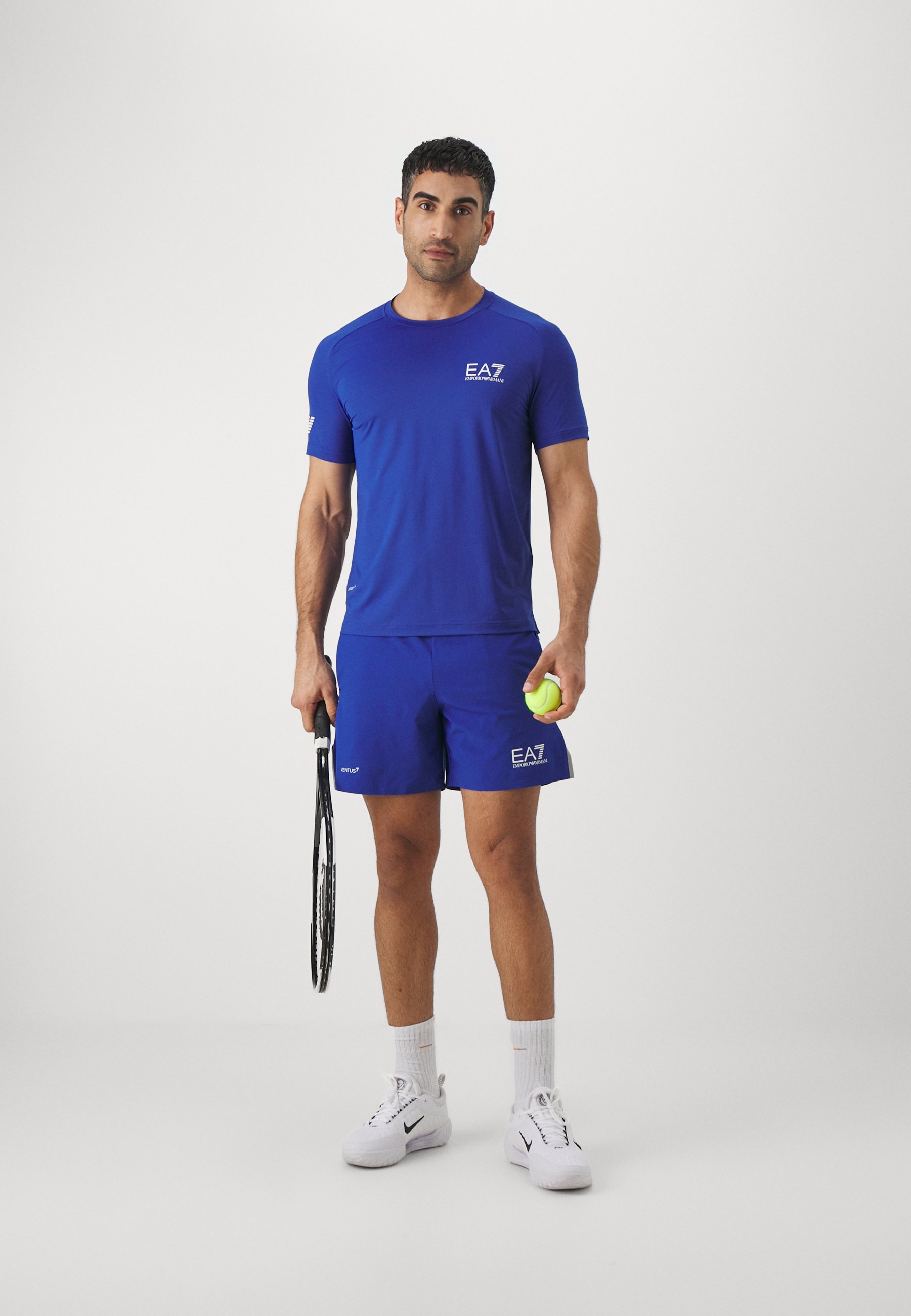 EA7 Emporio Armani sport T-shirt - bekijk het internet