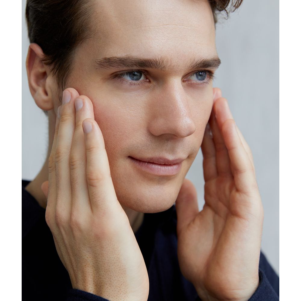 Vēsinošs losjons pēc skūšanās vīriešiem jutīgai ādai