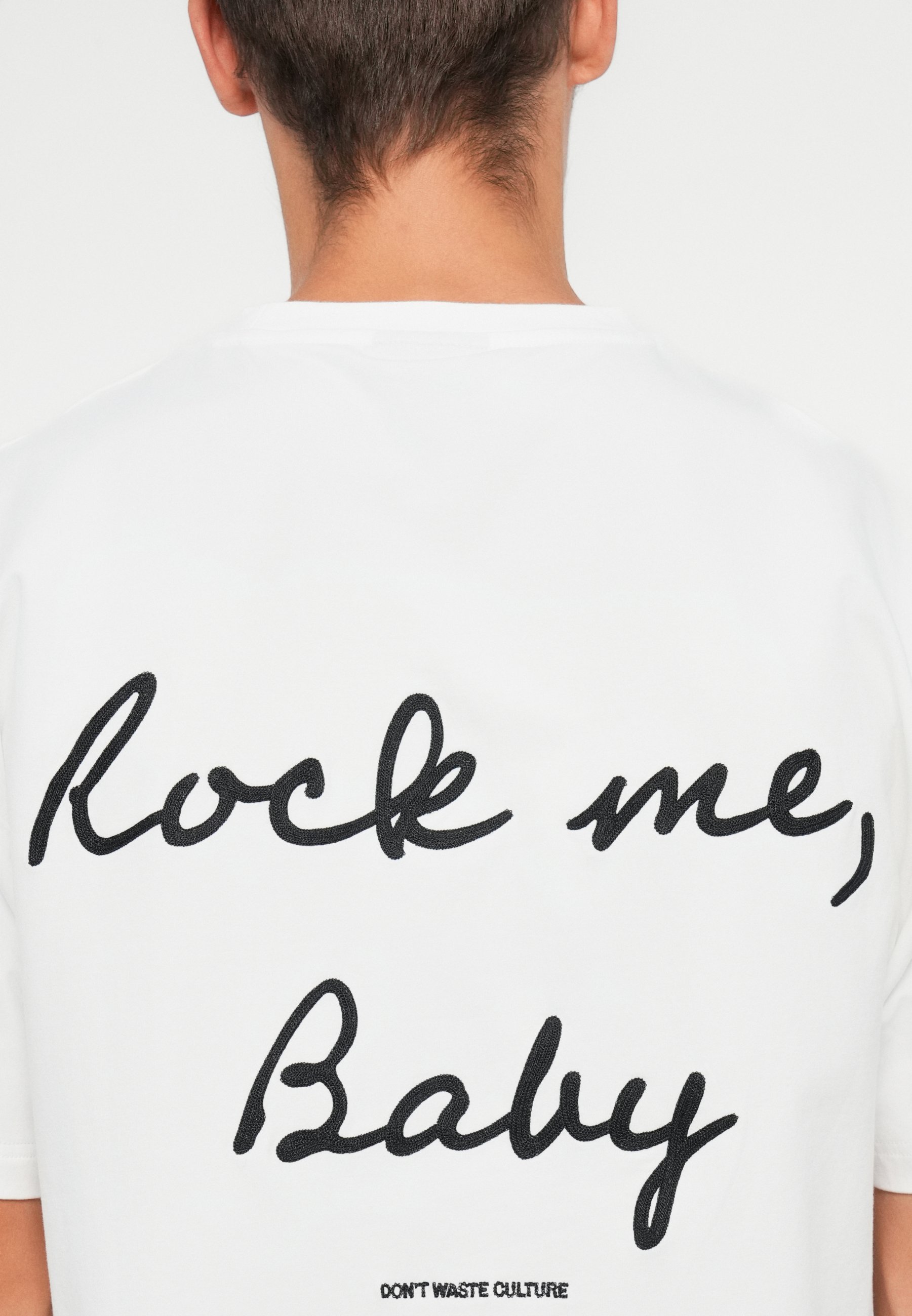 T-shirts « Ne gaspillez pas la culture »