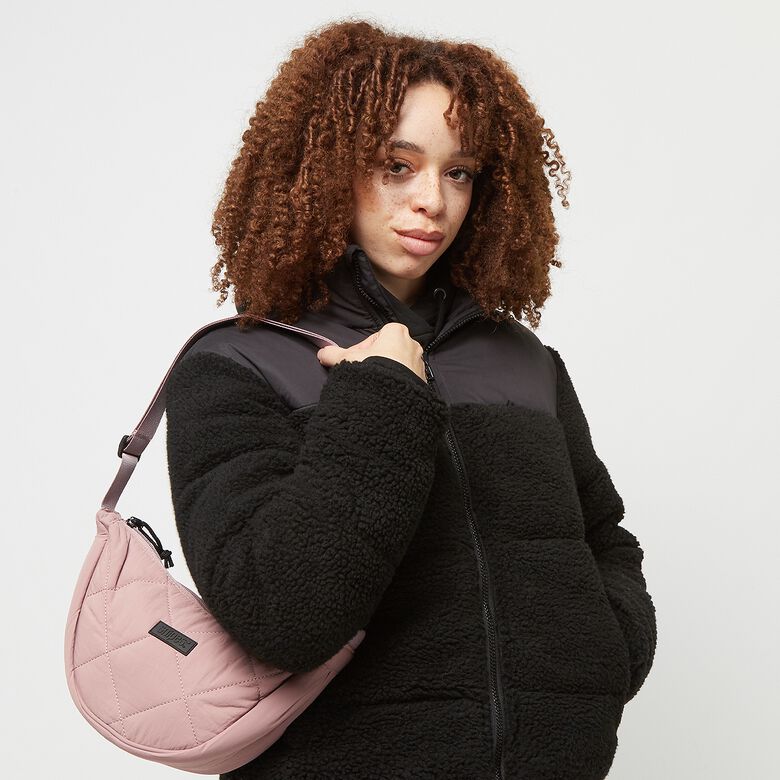 Badge Basic Logo Diamond Quilted Shoulder Bag