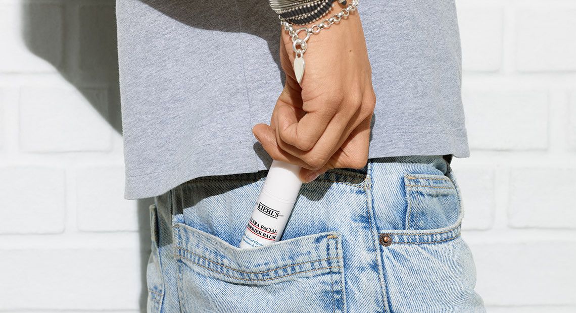 Ultra Facial Barrier Balm mitrinošais zīmulis-balzams Grezni mitrinātāji un barojoši līdzekļi