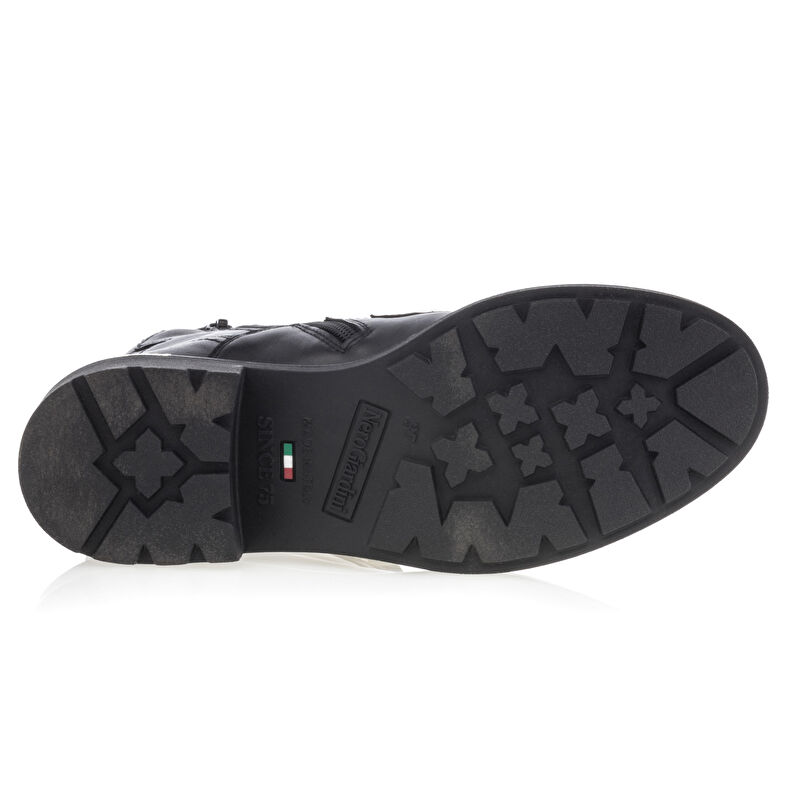 Schwarze Damenstiefel / Stiefeletten