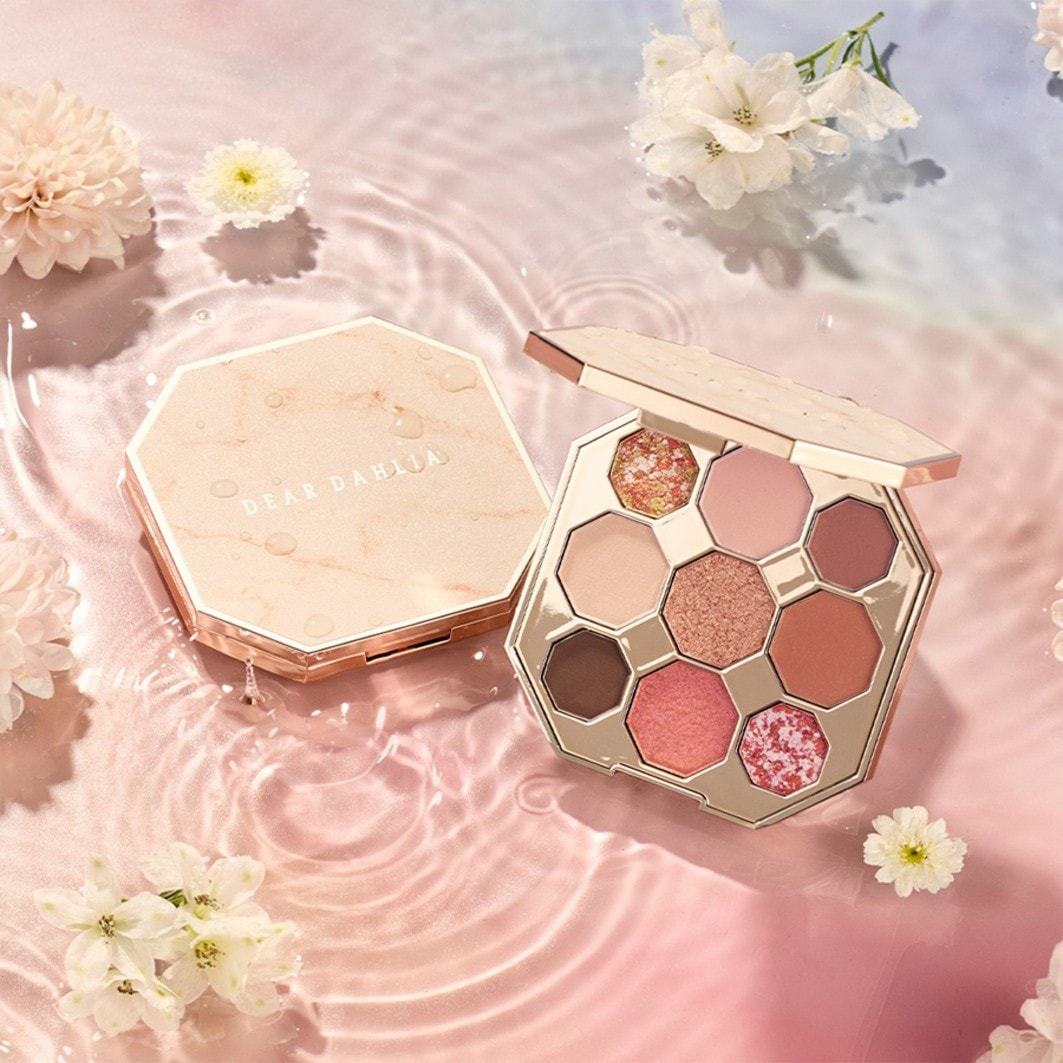 Paleta sjenila za oči Dear Dahlia „Blooming Edition Secret Garden Tea Party“ – 9,7 g