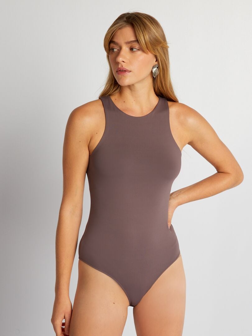 Body de cor sólida com decote redondo - MARROM