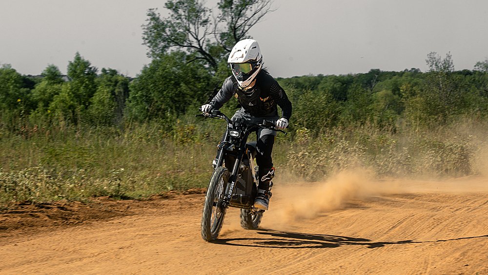 GoTrax - Moto Elétrica de Trilha Everest com Autonomia Máxima de 80 km e Velocidade Máxima de 85 km/h