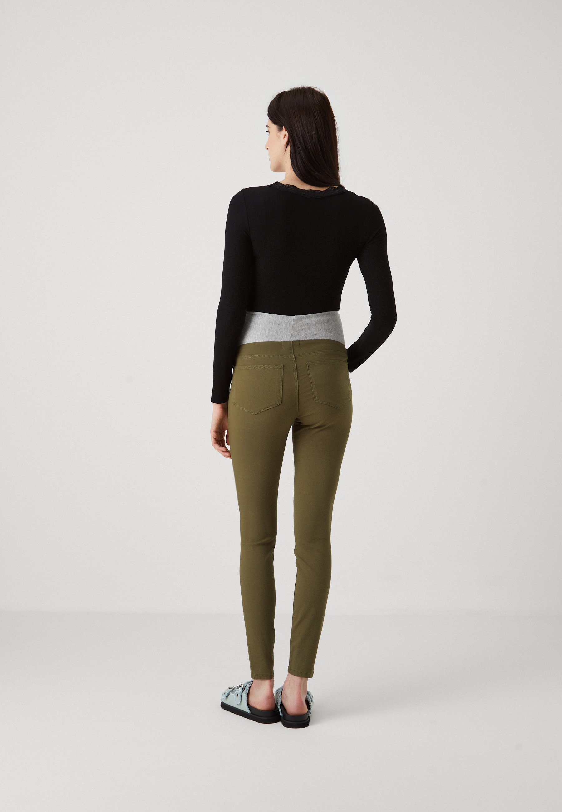 Vero Moda Maternity VMMELVA - Skinny Fit jeans - klimopgroen