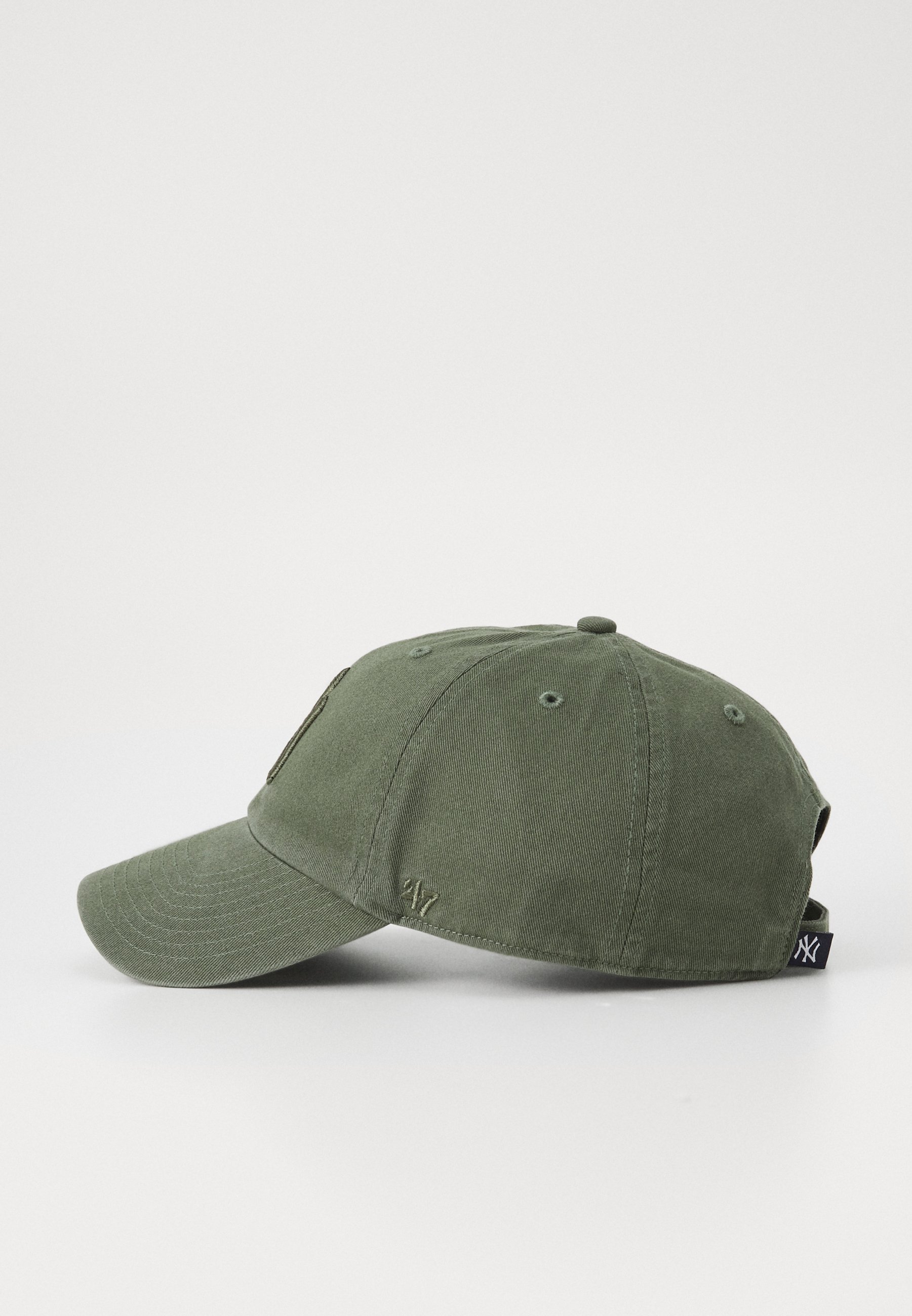 '47 Caps