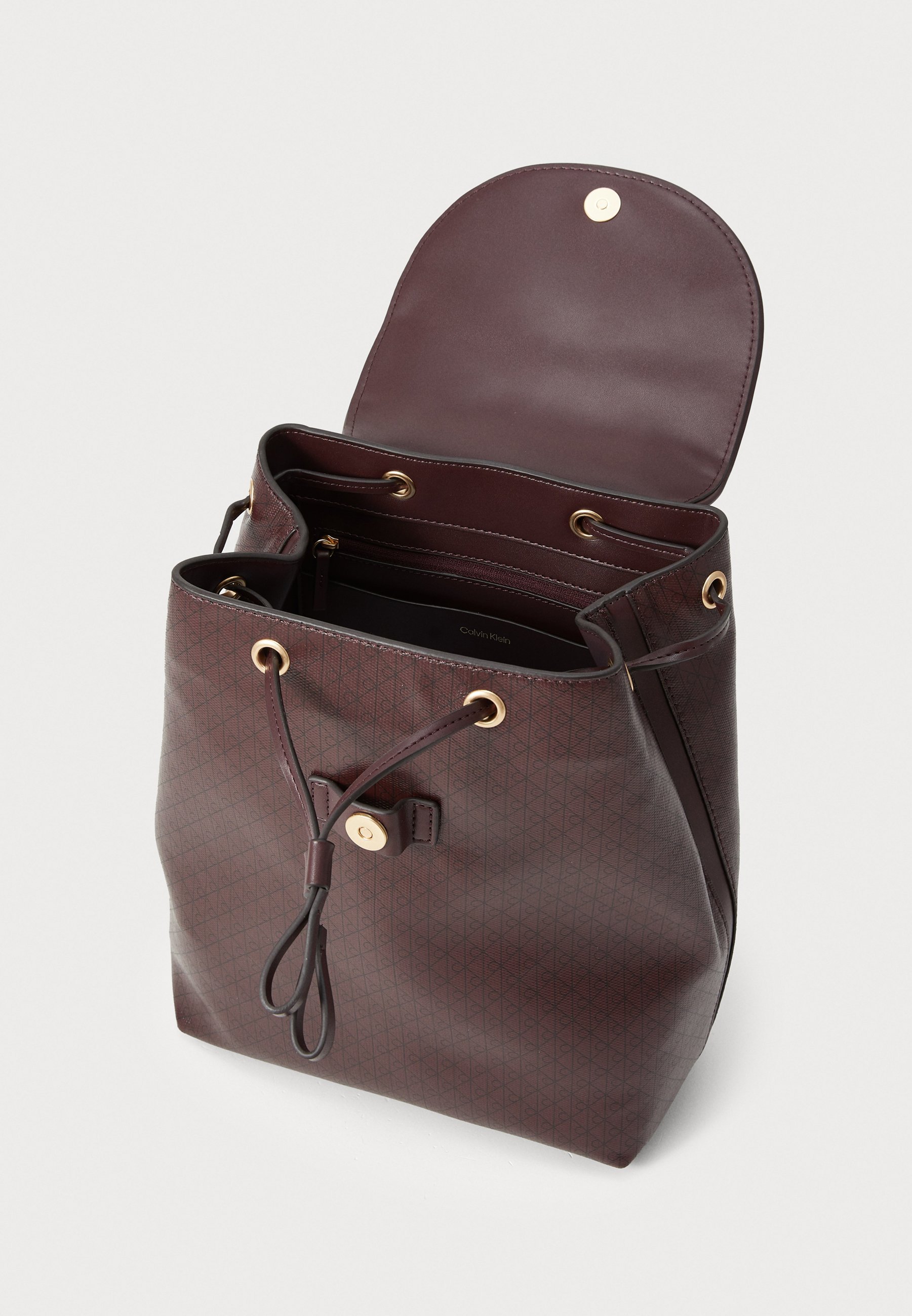 Calvin Klein EMBLEM FLAP BACKPACK - Rugzak - fudge