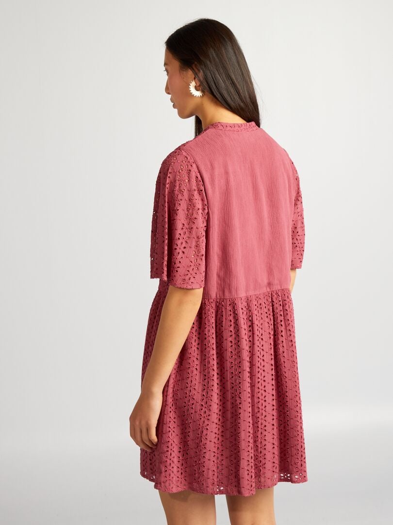 Rochie scurtă, croită, cu broderie englezească - ROZ