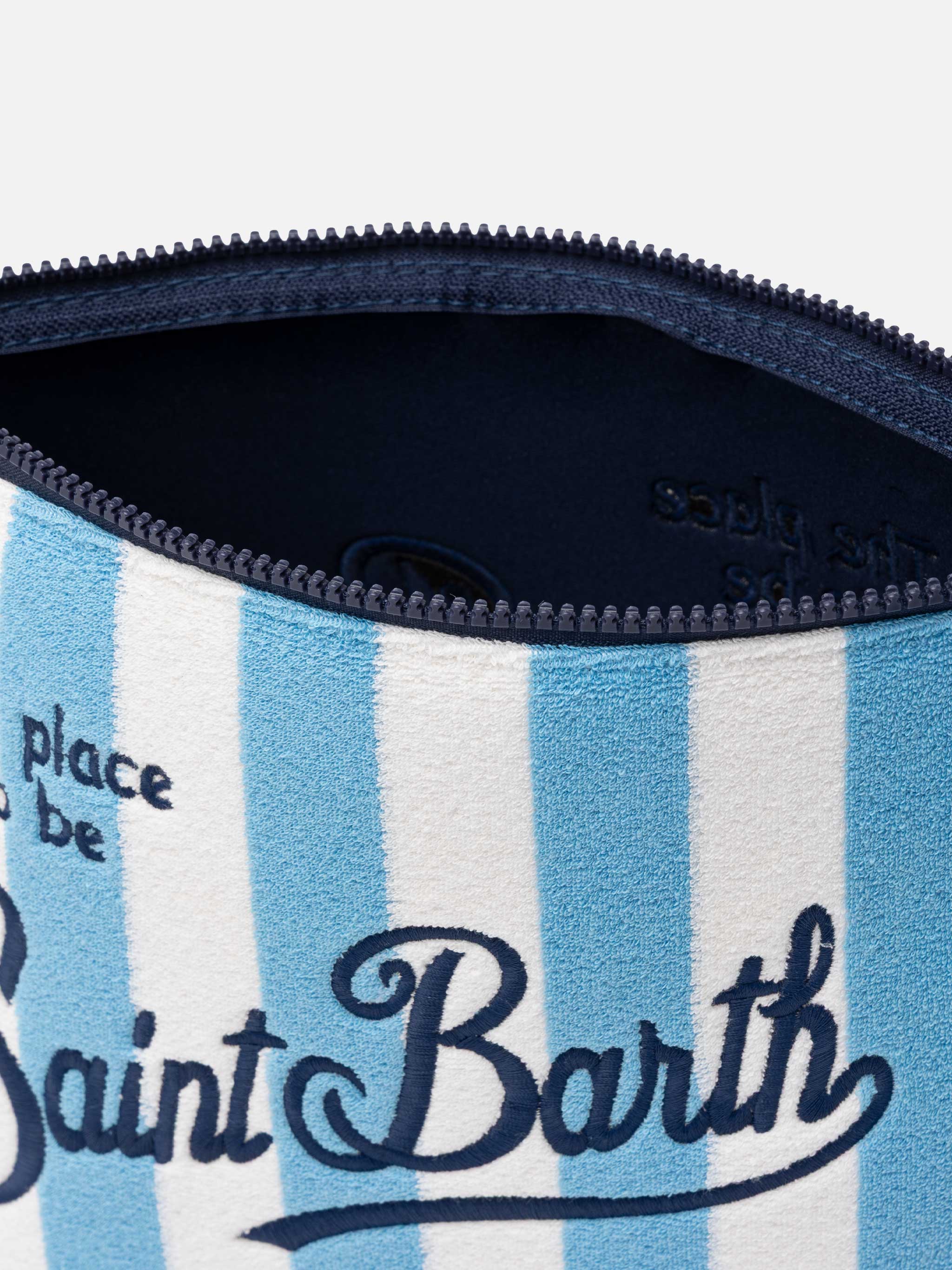 Aline L Clutch-Tasche aus geprägtem, gestreiftem Schwamm