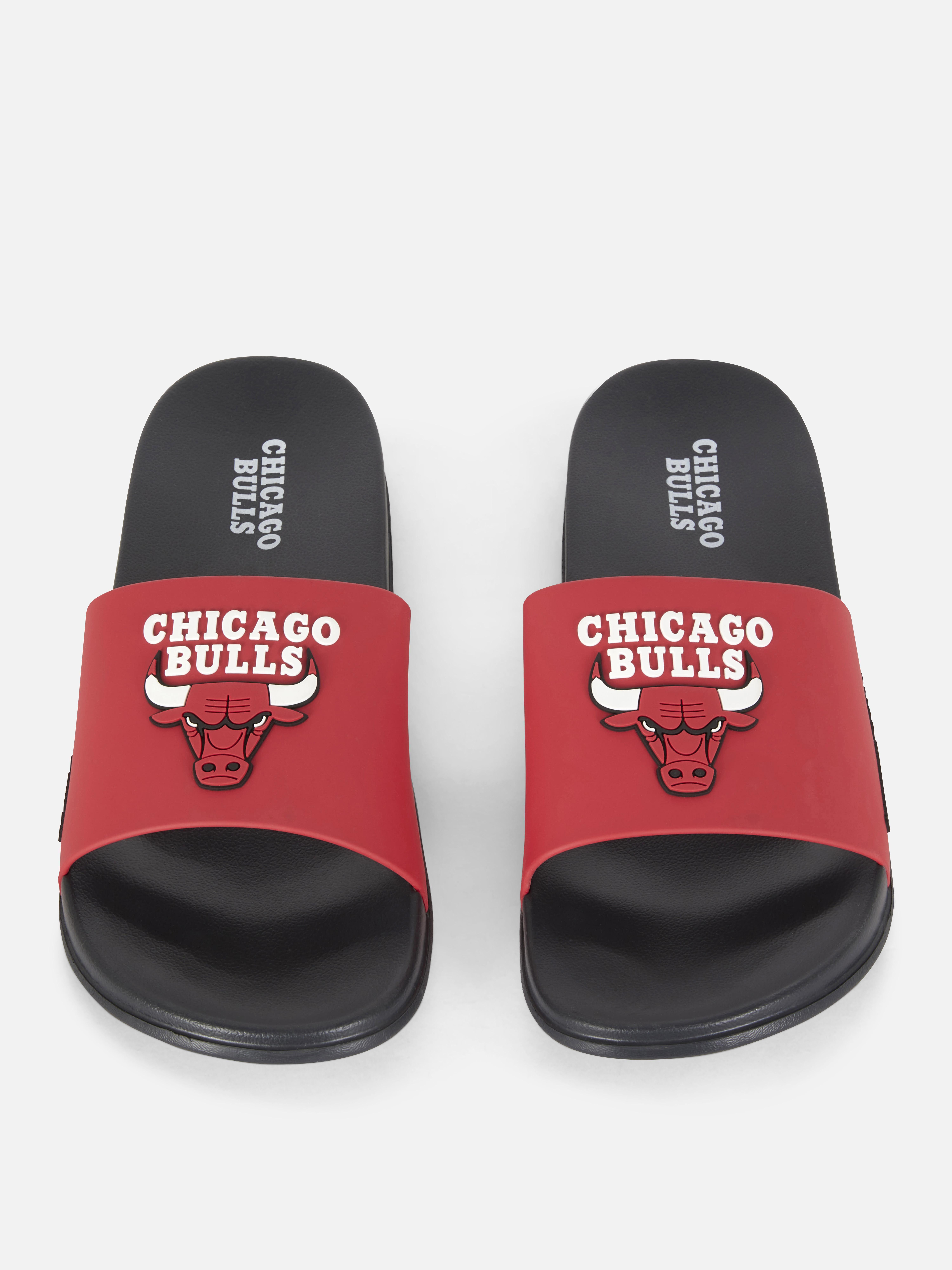 Ciabatte NBA Chicago Bulls Ciabatte classiche con plantare sagomato e cinturino largo con logo dei Bulls