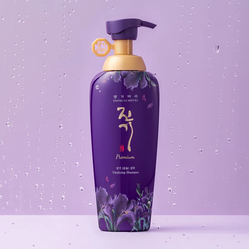 DAENG GI MEO RI Jin Gi Premium Vitalizing Shampoo – regeneruojantis šampūnas labai pažeistiems plaukams, skatinantis plaukų augimą.
