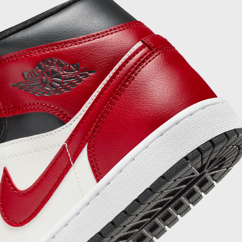 WMNS Air Jordan 1 Mid