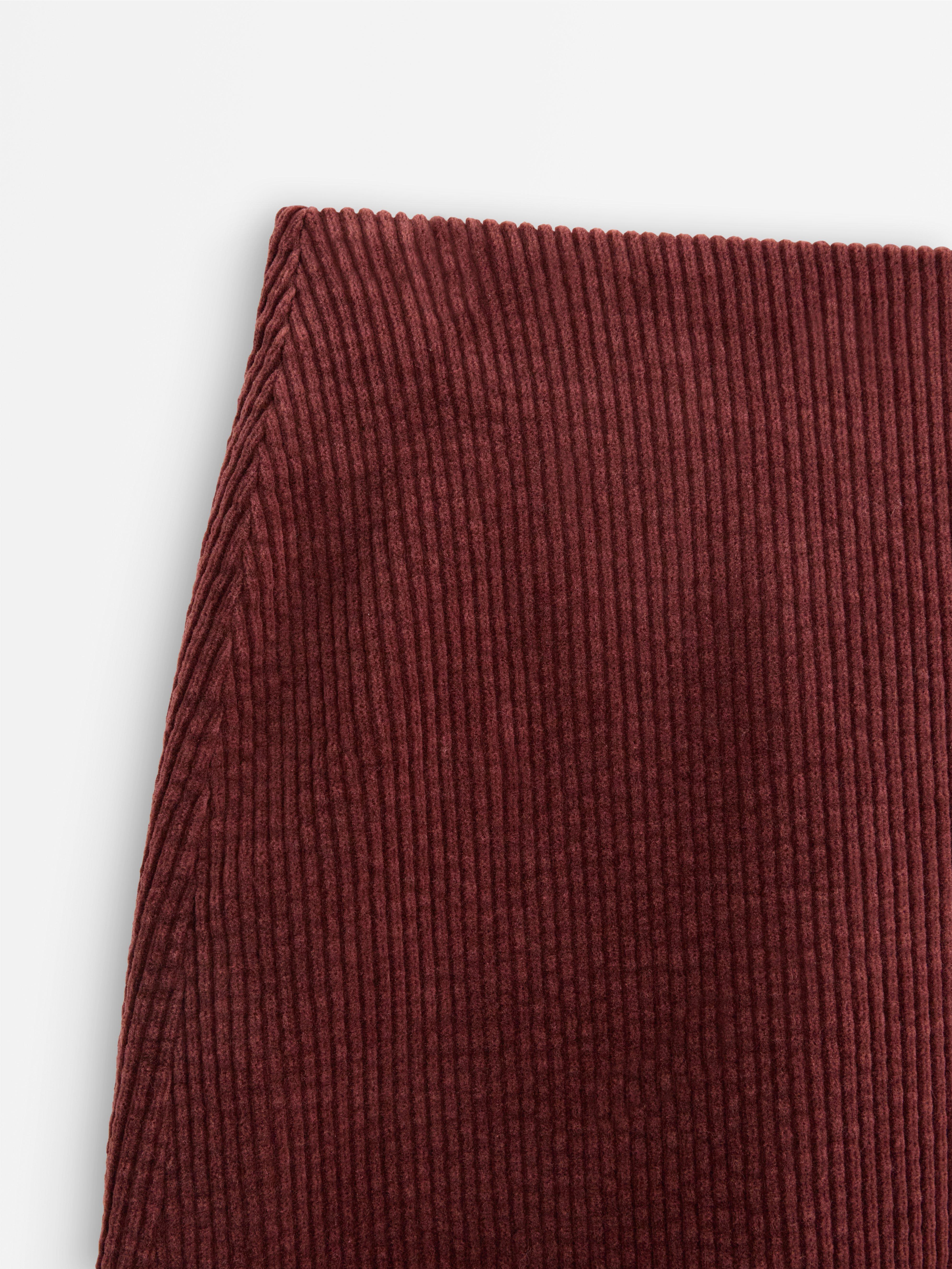 Minifalda de pana rojo oscuro