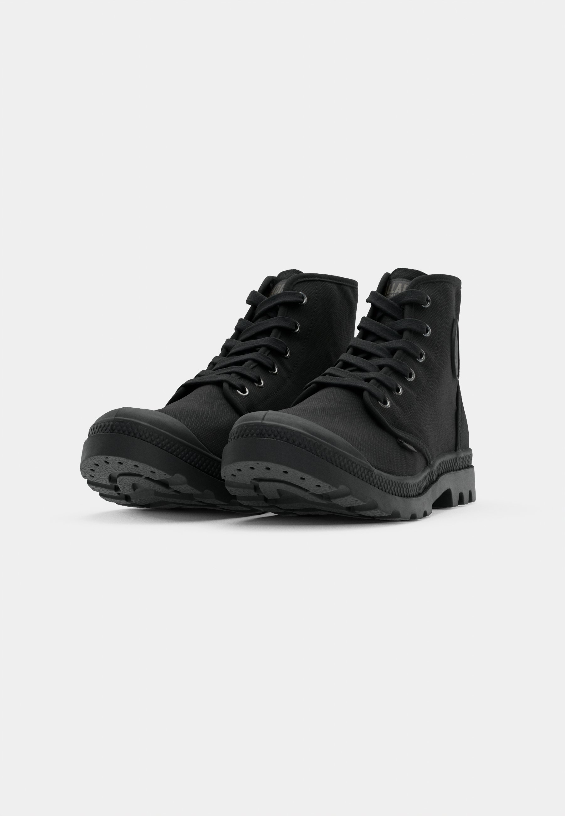 Palladium PAMPA HI - Enkellaarsjes met vetersluiting - zwart