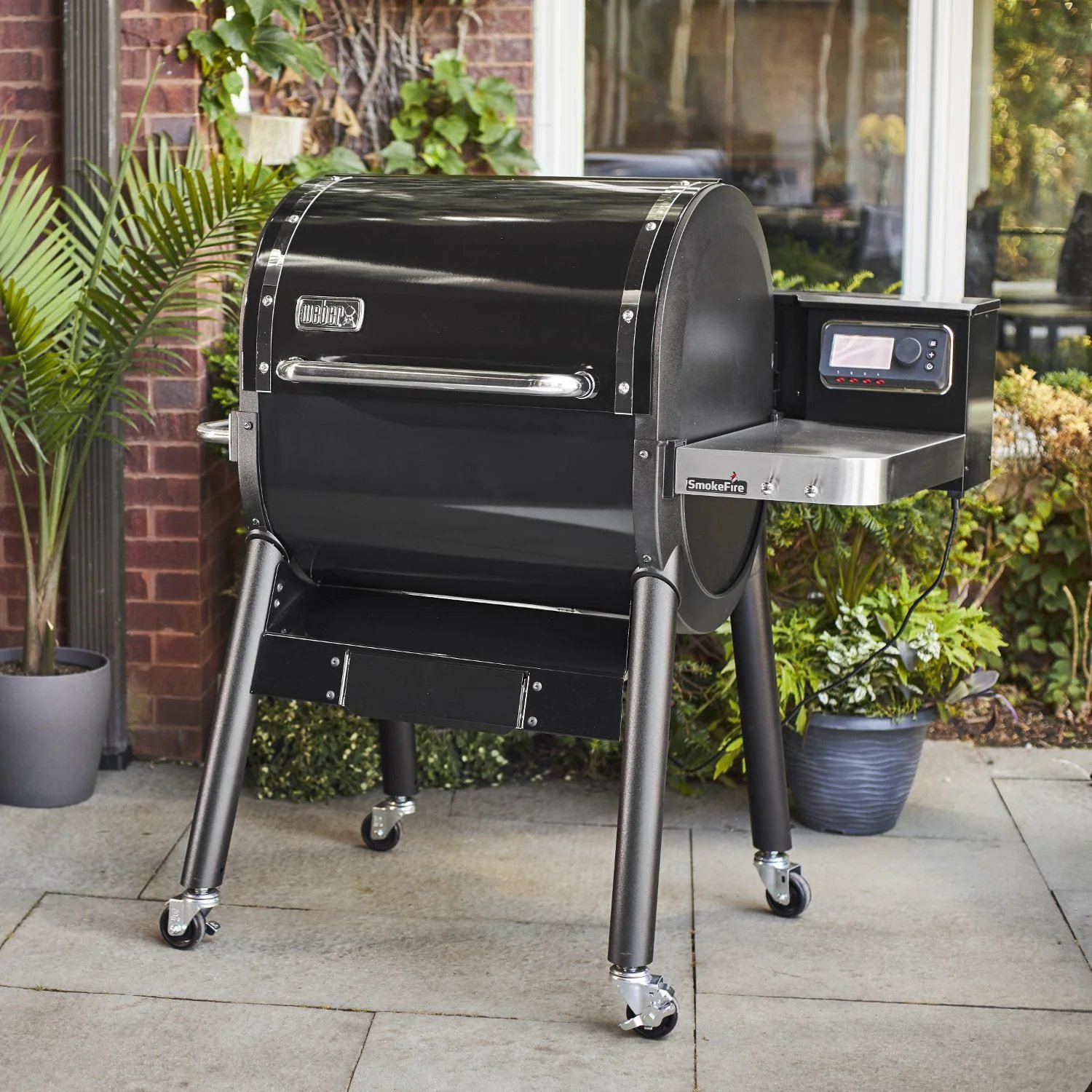 Weber SmokeFire EX4 Gen 2 24-tuumainen Wi-Fi-yhteensopiva puulämmitteinen pellettigrilli - 22510201