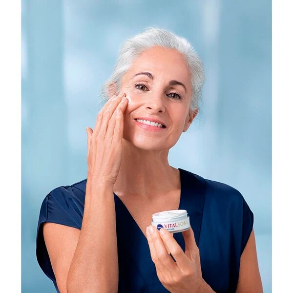NIVEA Vital Soy dnevna krema proti staranju SPF30<br>50 ml - za zrelo kožo