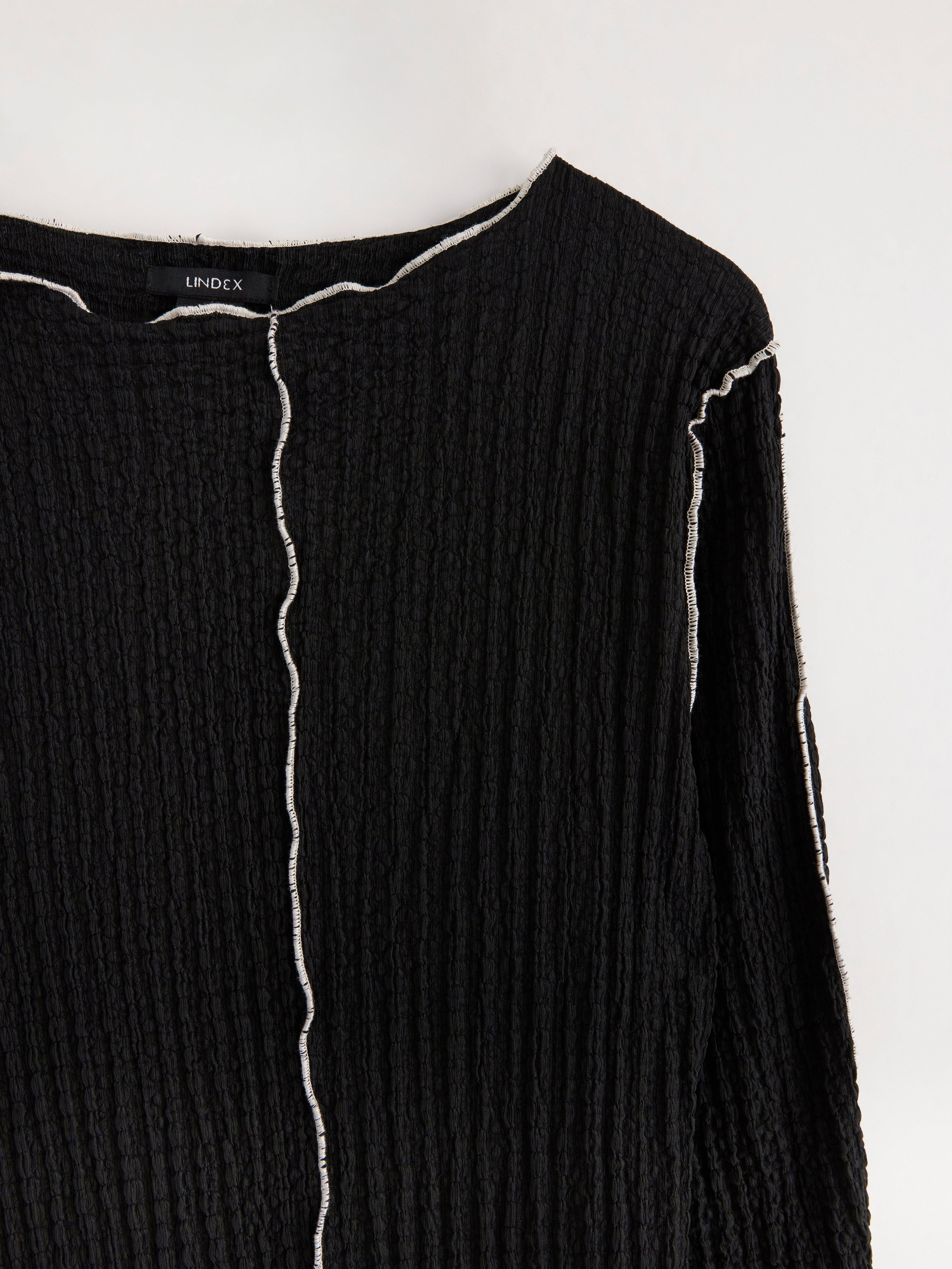 Vestido longo preto de mangas compridas