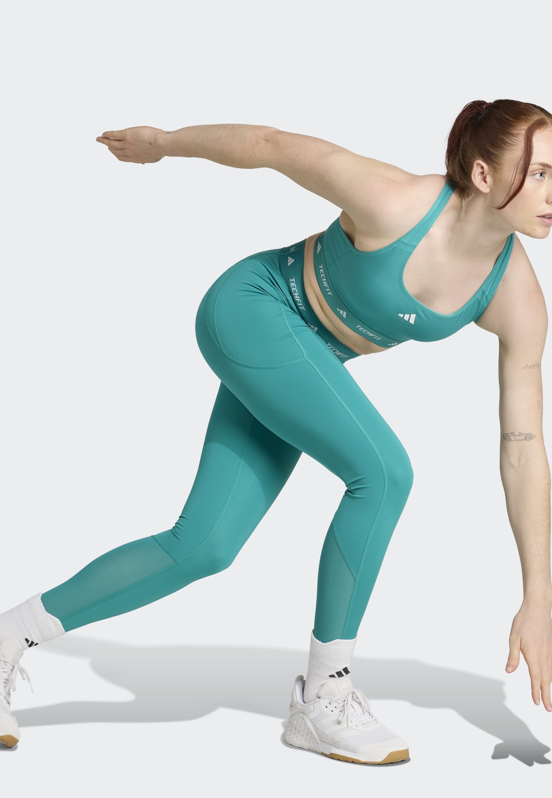adidas Performance TECHFIT - Keskmise toega spordirinnahoidja - puhas sinakasroheline