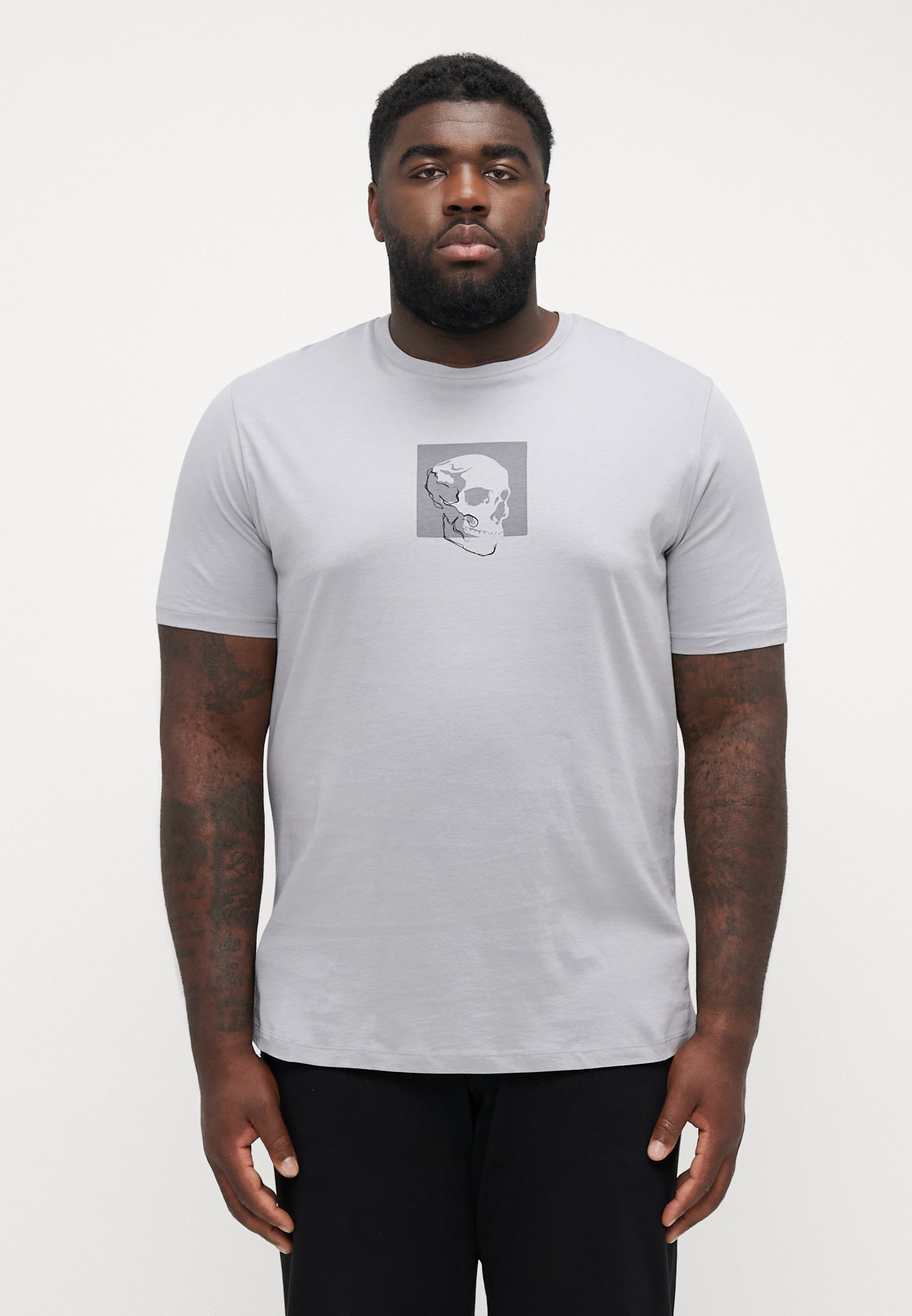 Jack & Jones JJSKULLY T-Shirt mit Rundhalsausschnitt, 3er-Pack – Bedrucktes T-Shirt – Ultimatives Grau/Schwarz/Weiß