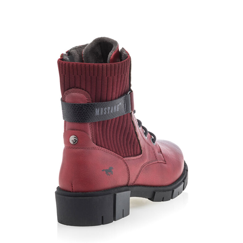 Rote Damenstiefel / Stiefeletten