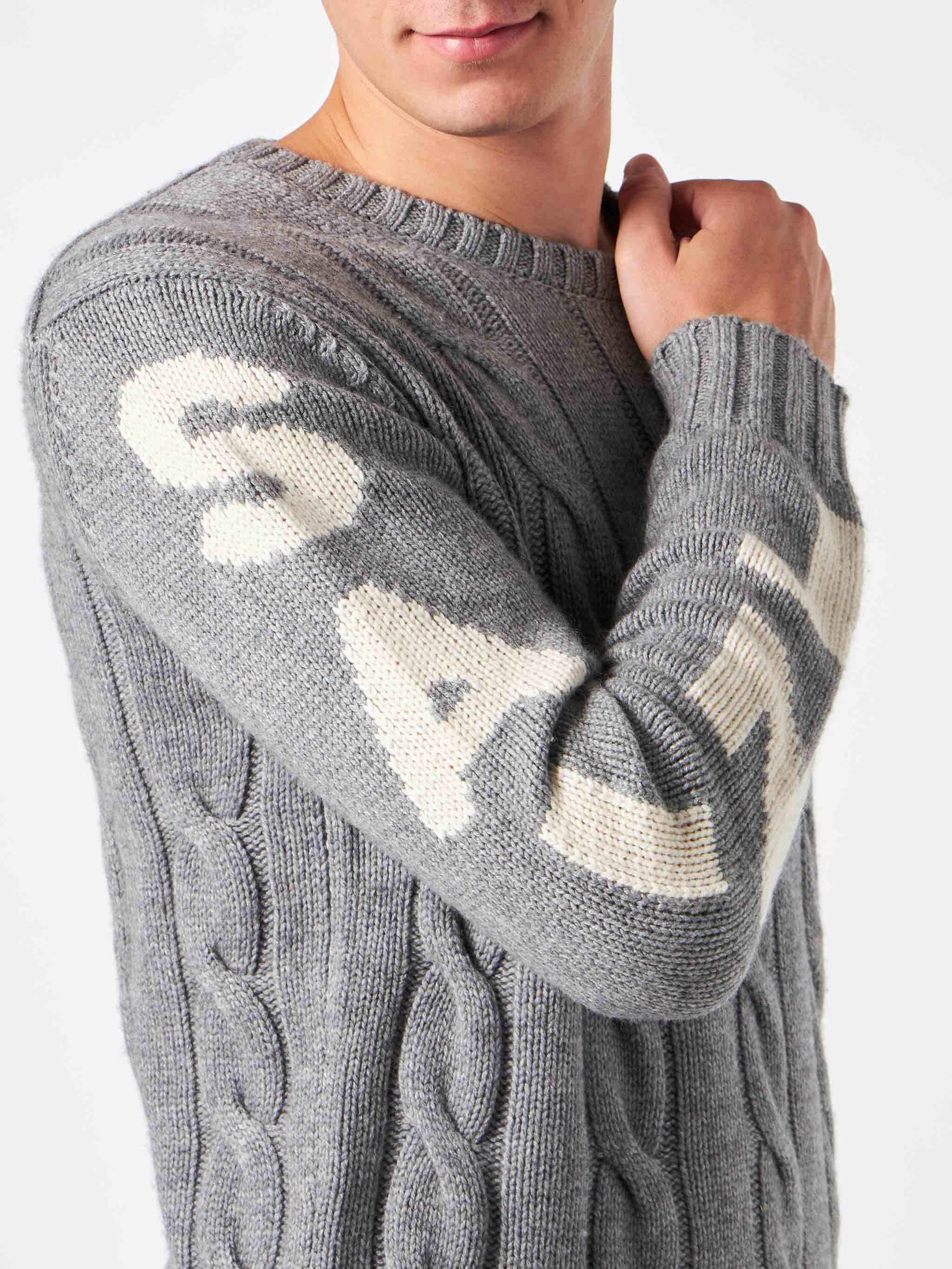 Grauer Herren-Strickpullover mit Rundhalsausschnitt, schwer verarbeitet