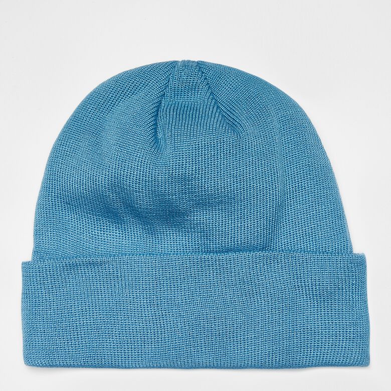 Czapka z tkaną etykietą
