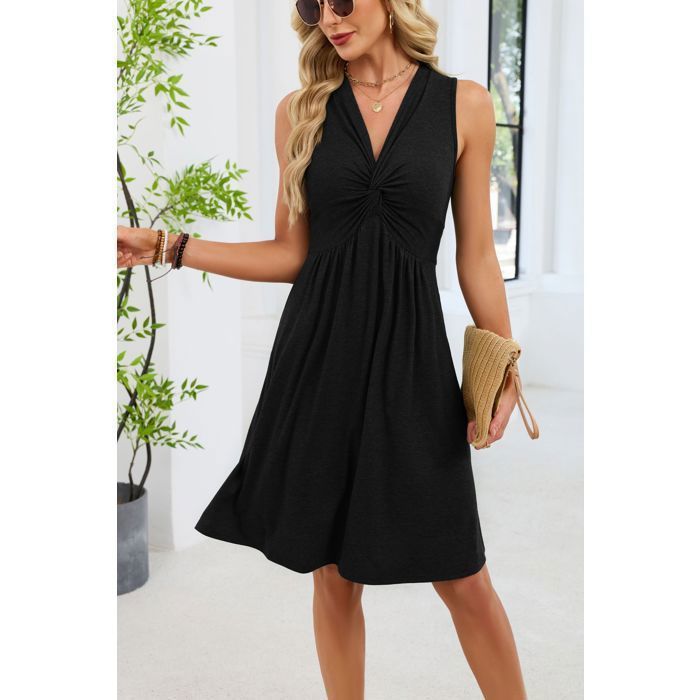 Elegante vestido sin mangas para mujer con cómodo escote en V, color negro.