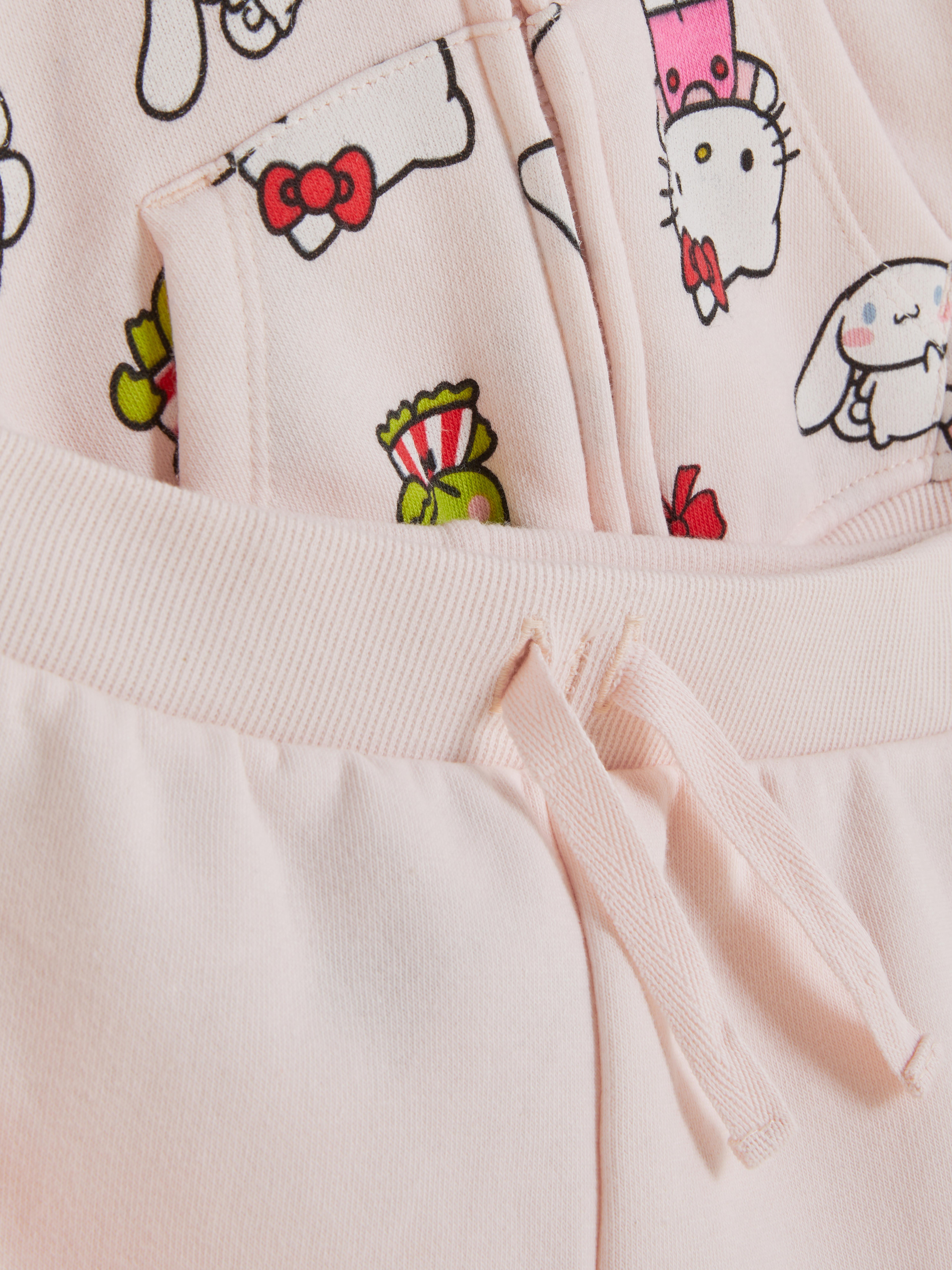 Hanorac și pantaloni de trening Hello Kitty and Friends. Hanorac cu fermoar și pantaloni de trening până la gleznă cu imprimeuri Sanrio.