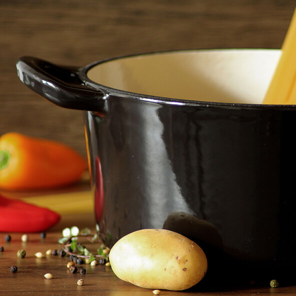 Gietijzeren kook- en braadpan met deksel, zwart