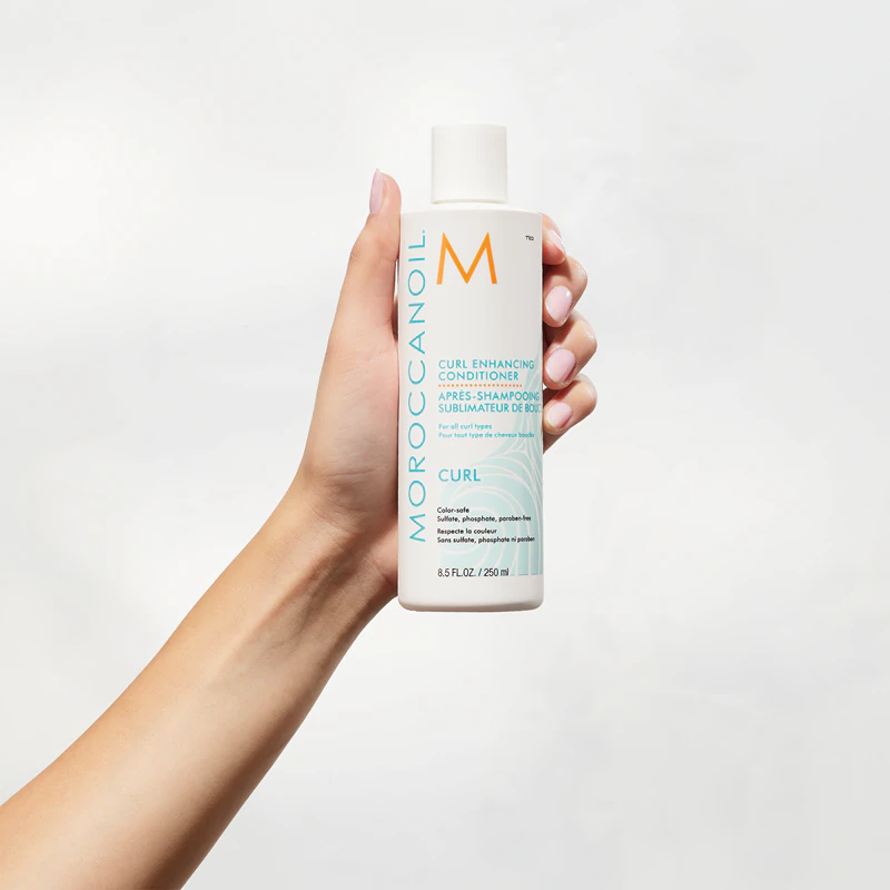 Condicionador de limpeza e hidratação Moroccanoil Curl para cabelos ondulados e cacheados.