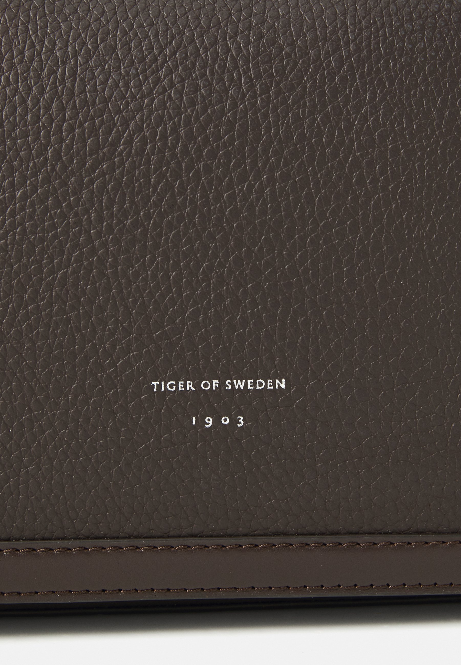 Tiger of Sweden SONTI UNISEX - Õlakott - tumepruun