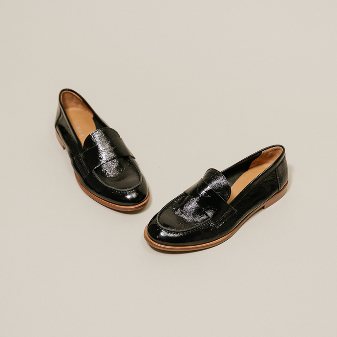 Mocassins à bouts ronds  en vernis plissé noir
