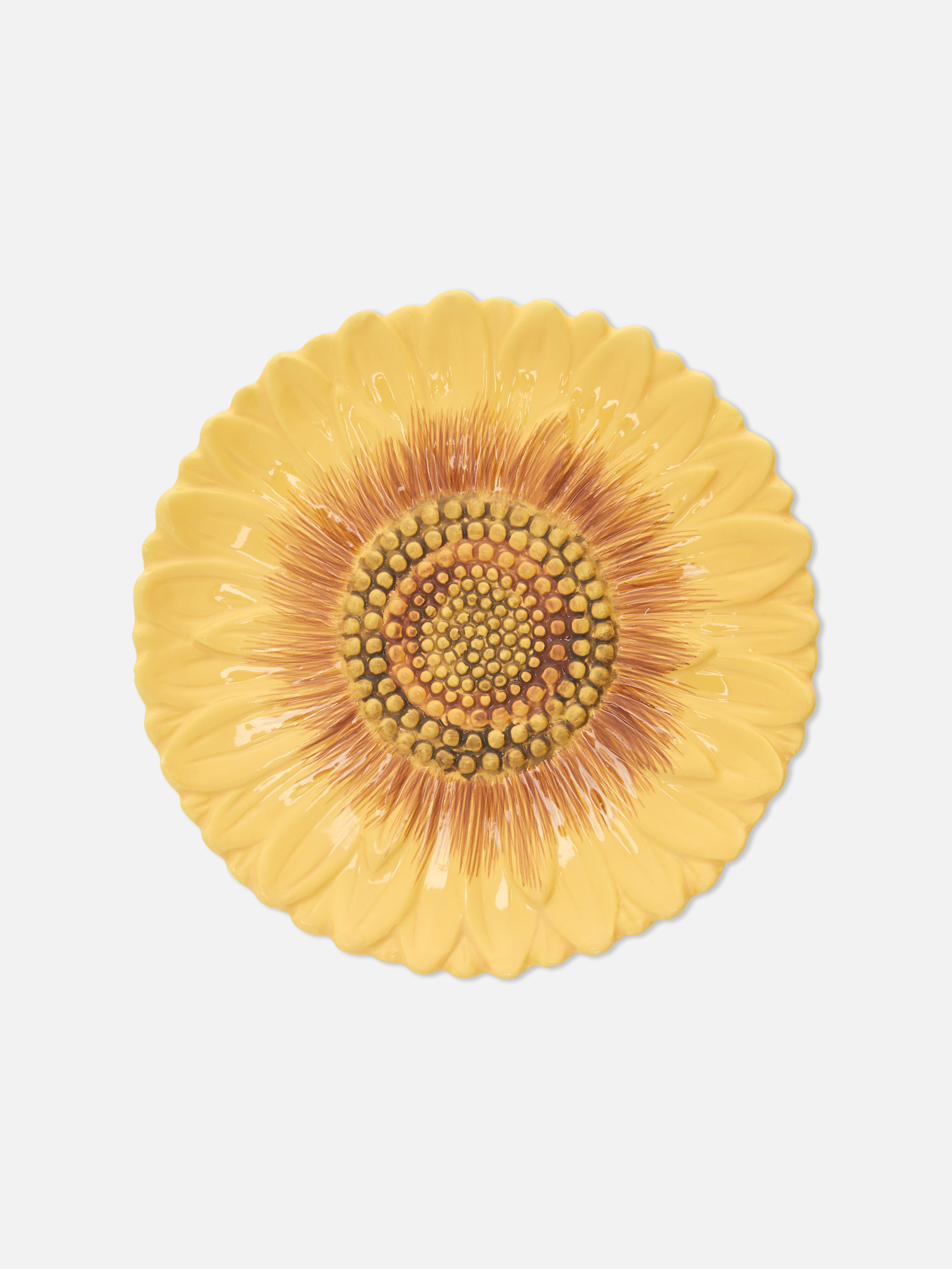 Farfurie cu textură florală Această farfurie cu textură florală oferă fiecărei mese o atmosferă de vis.