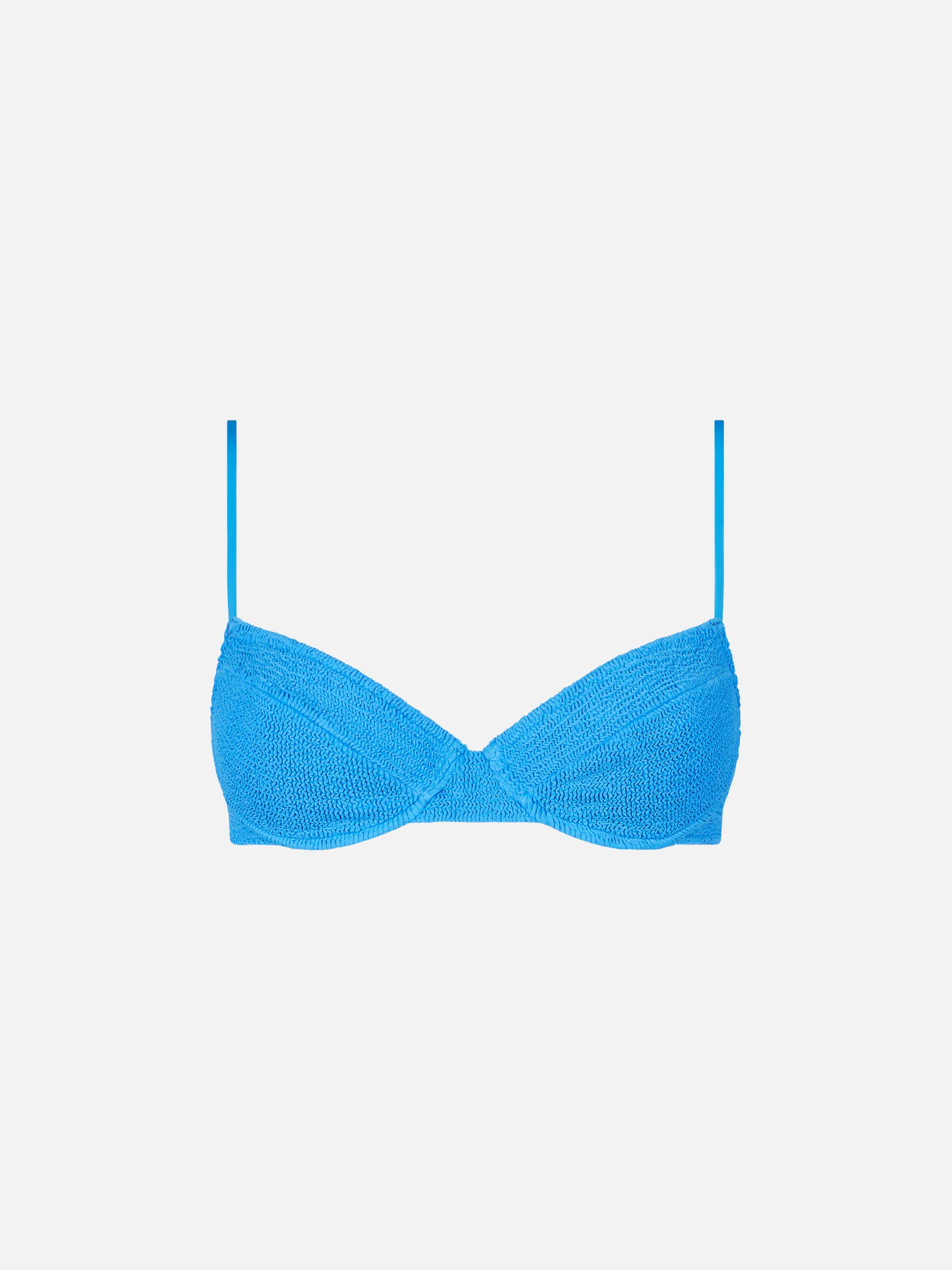 Damesbadpak met blauwe beugel en kreukelstructuur