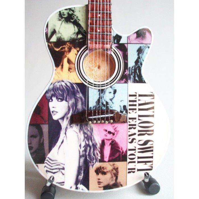Guitarra acústica en miniatura de la gira The Eras de Taylor Swift