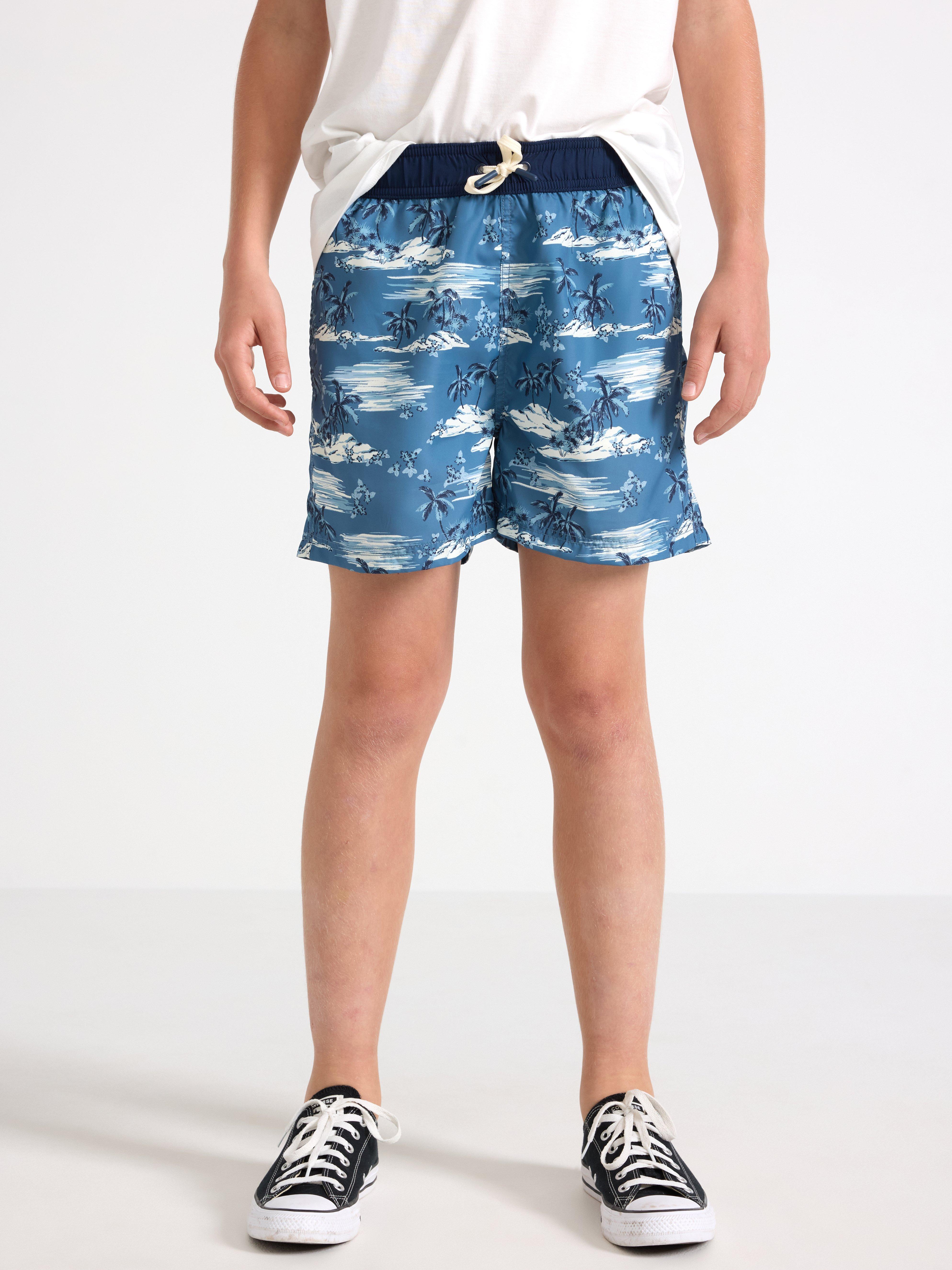 Mauvais shorts bleu poussiéreux