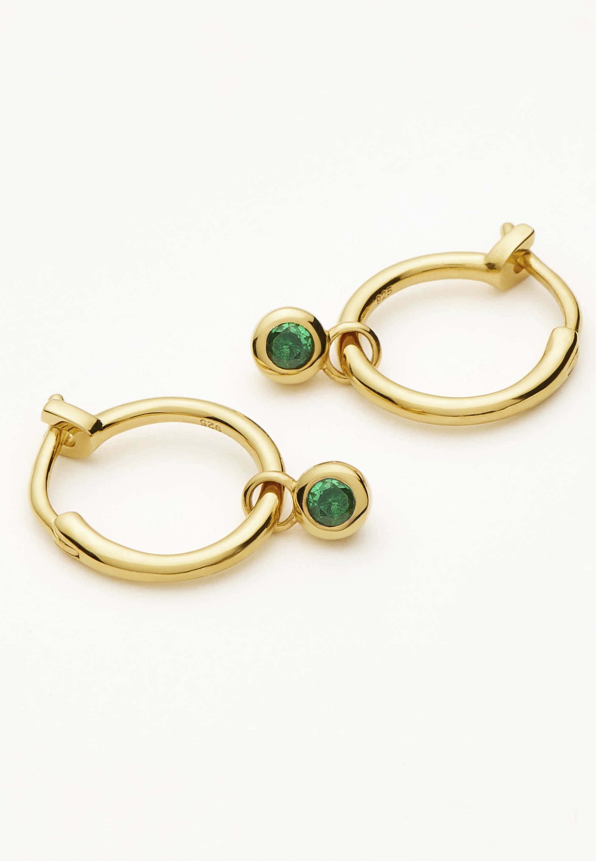 Orecchini Missoma TENNIS CHARM MINI HOOP - color oro