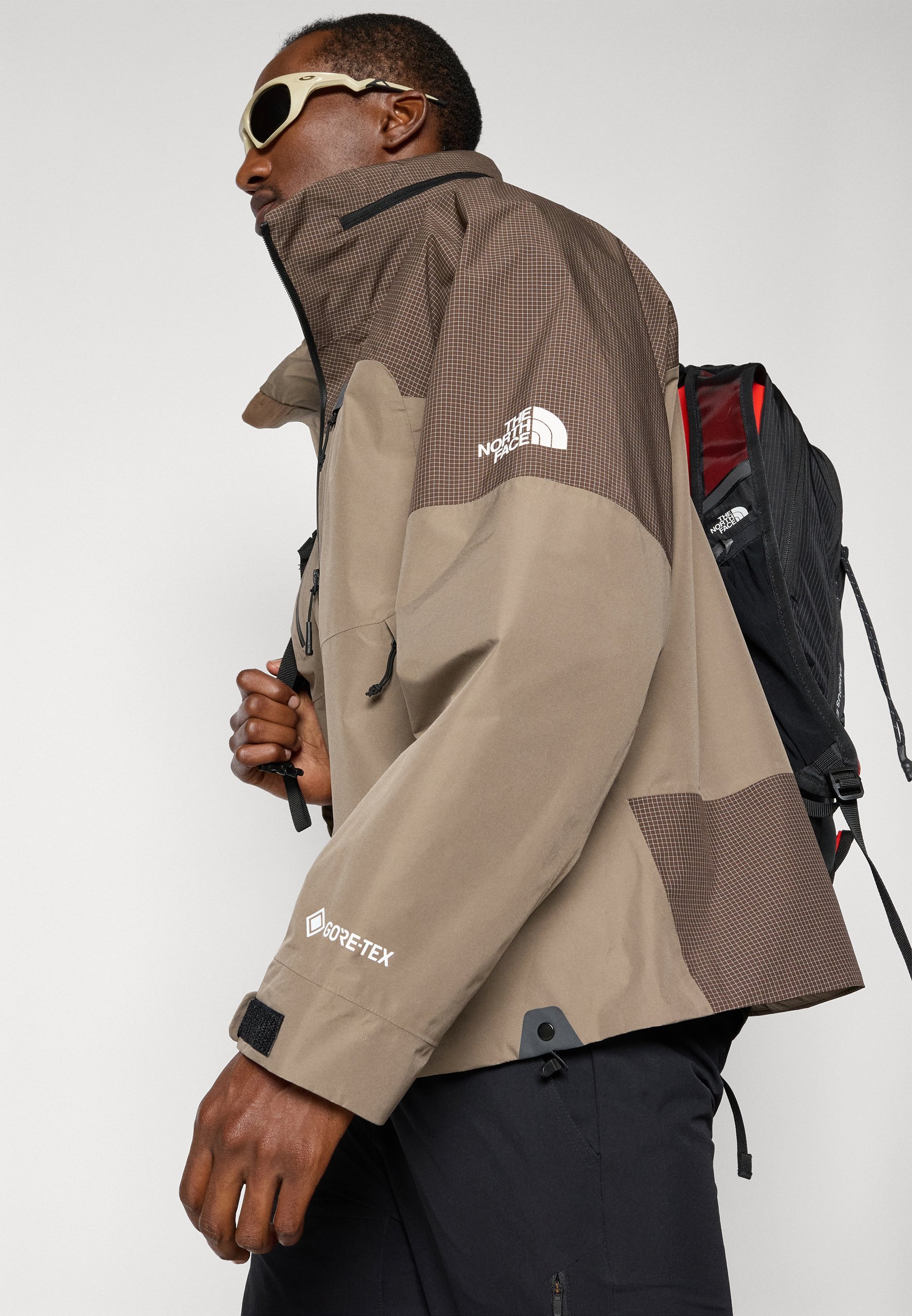 The North Face DEVILS THUMB JACKET - Waterdichte jas - mokkabruin/rookbruin