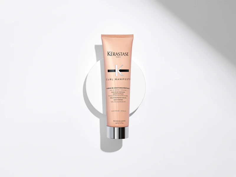 Kérastase Curl Manifesto Crème De Jour Fondamentale, tratamento sem enxágue para cabelos cacheados e ondulados.