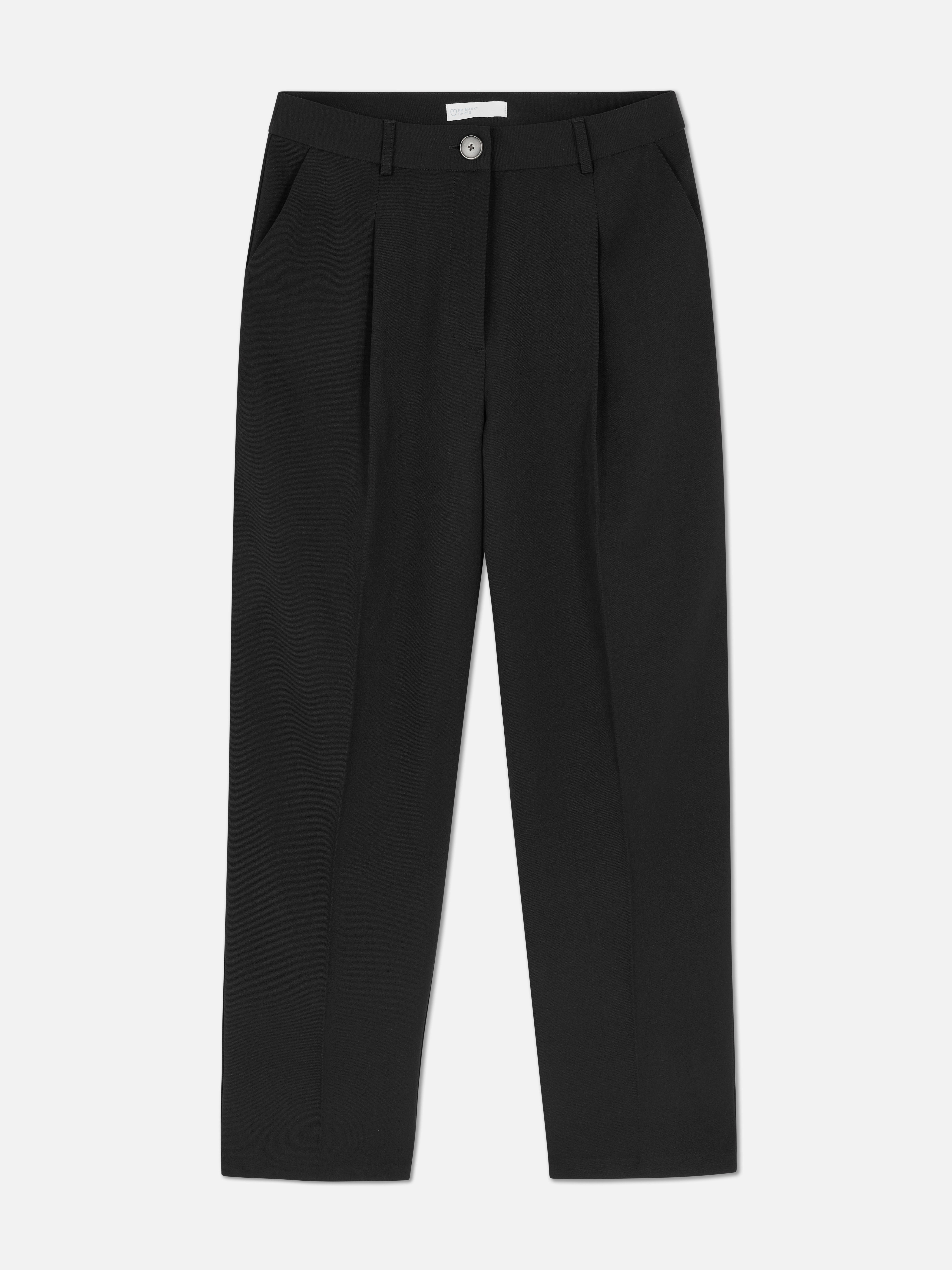 Passende Hose mit geradem Bein. Eine minimalistische Hose mit Bundfalten, geradem Schnitt und neutraler Farbe.