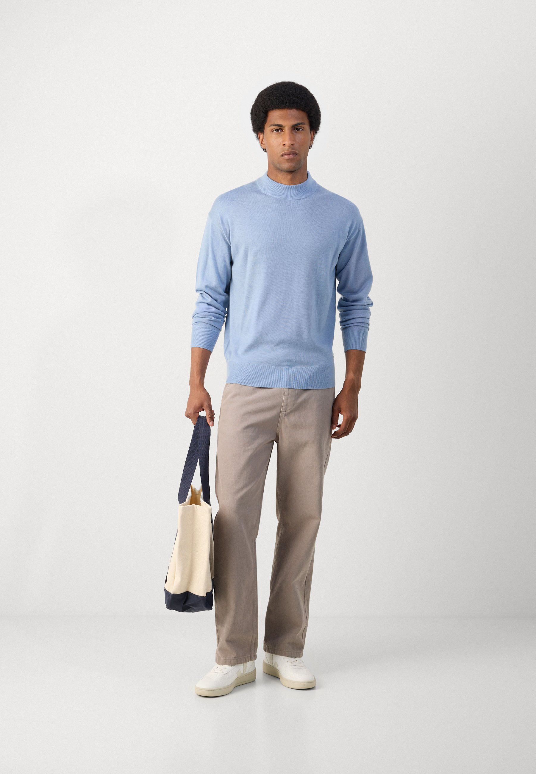 Scotch & Soda SEASONAL CORE Trui met verlaagde schouders en opstaande kraag - Trui - vervaagde denim
