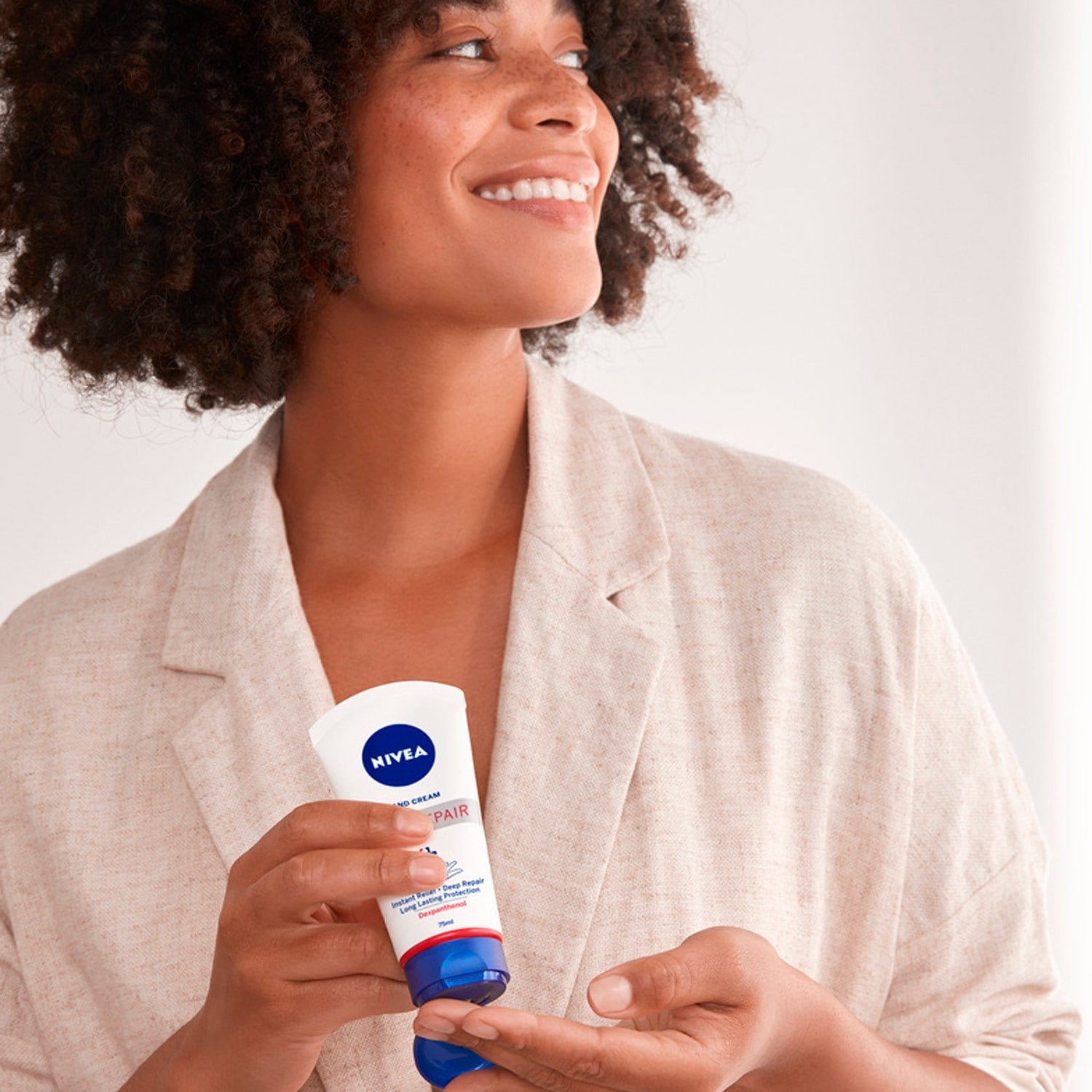 NIVEA Crème mains 3 en 1 réparatrice Dexpanthenol